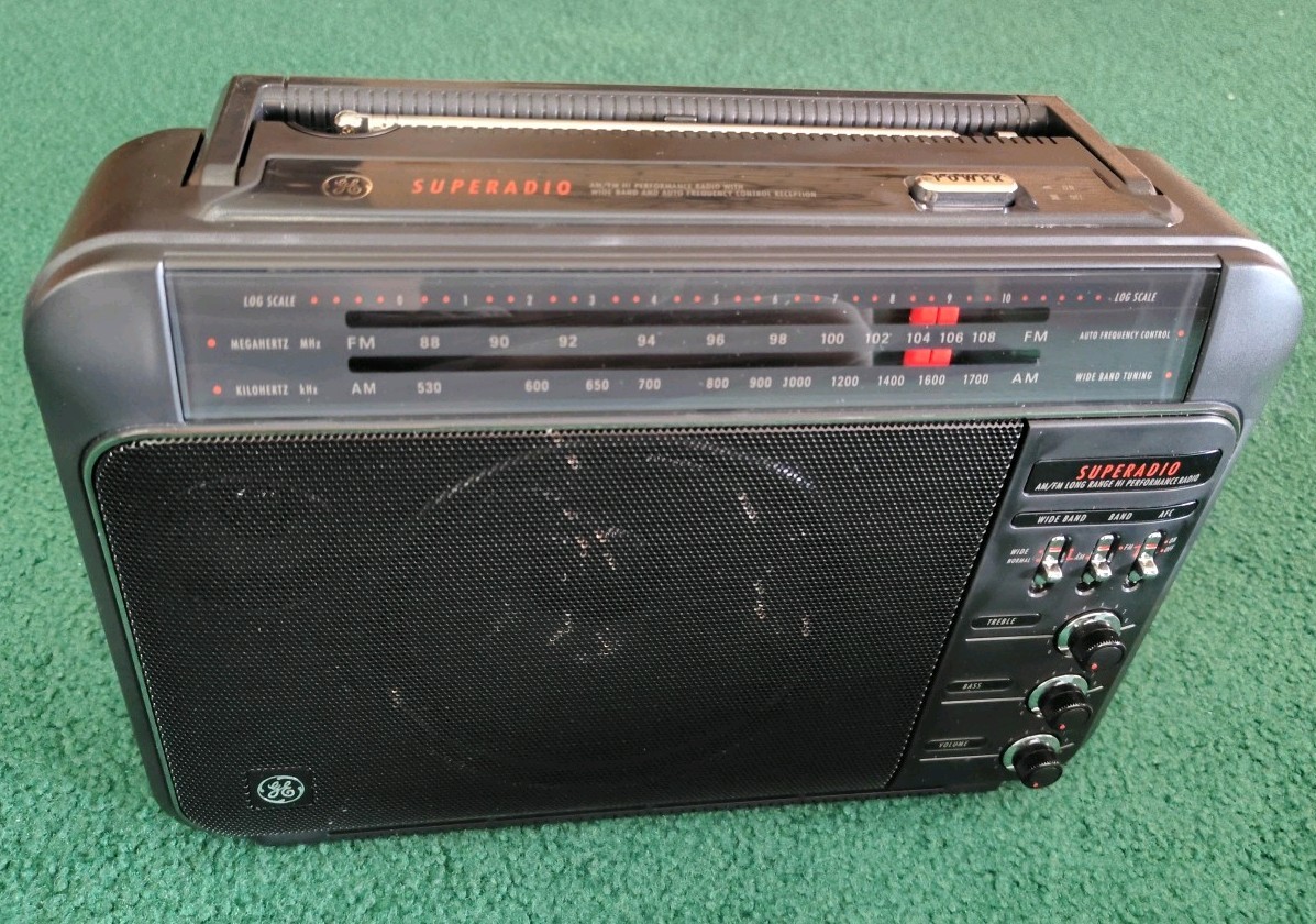 GE SuperRadio III Model 7-2887 Long Range AM/FM High Performance – Box & Foam