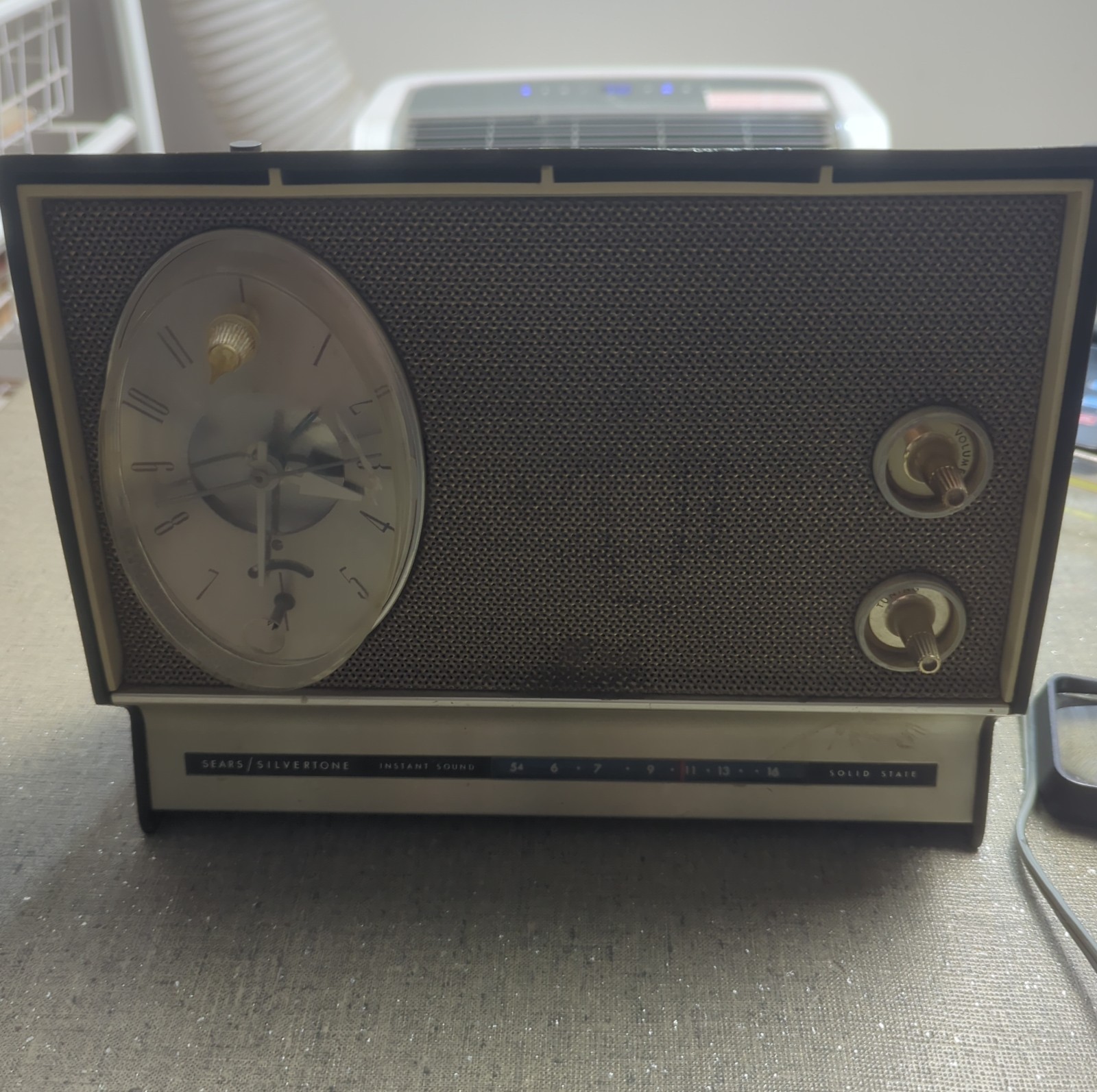 Vintage 1960s Sears Silvertone “Instant Sound” AM Clock Radio -Works!