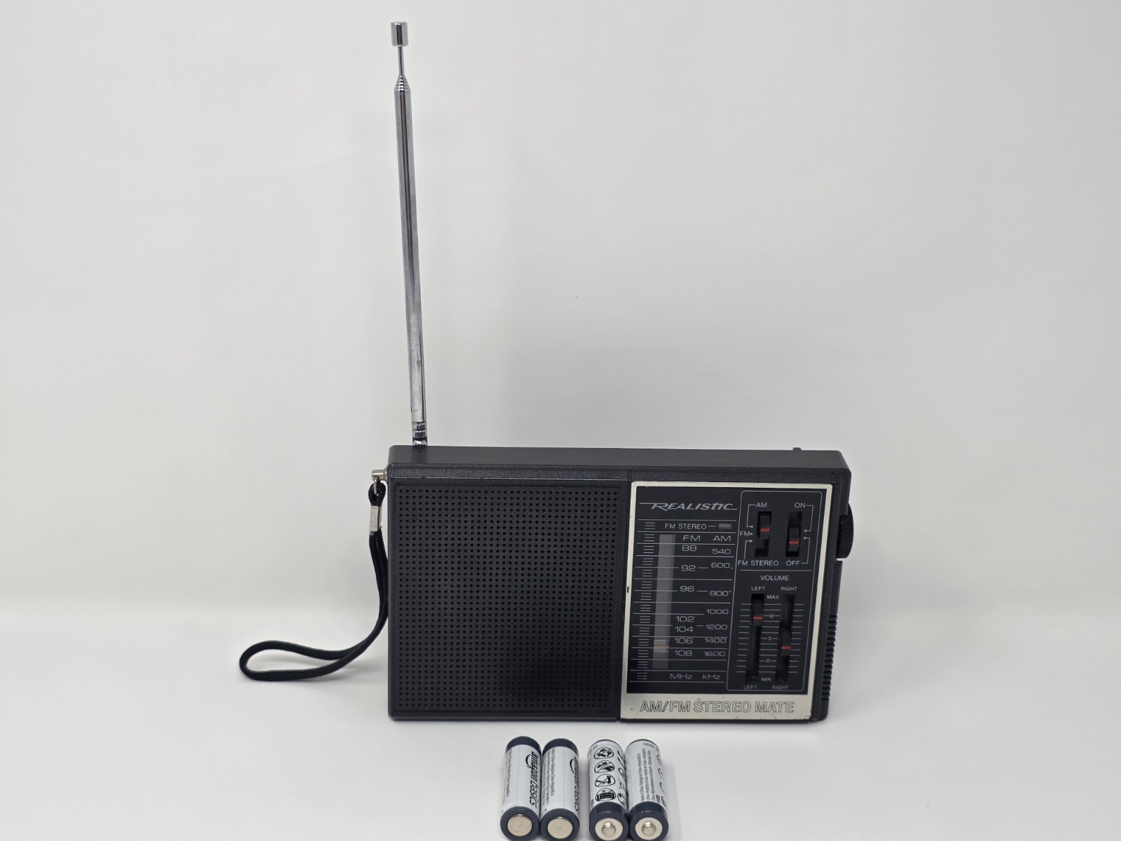 Realistic 12-131 AM/FM Stereo-Mate Radio Built-In Speaker Vintage Clean W/AA Bt