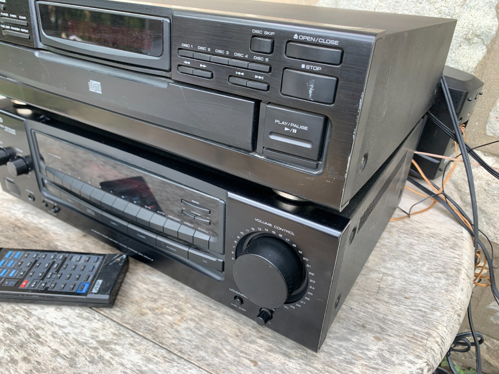Kenwood KR-A4060 VTG AM/FM Stereo Receiver & DP-R3060 5 CD Compact disc Changer