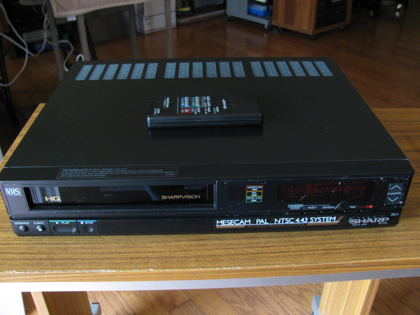 Sharp VC-775E Multi-System VCR /w Box, Remote. User manual Mint Condition Works