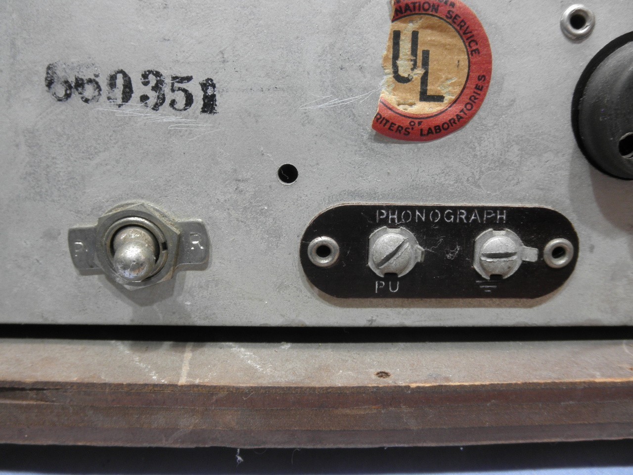 UNIQUE, UNKNOWN 1937 DELCO RU-1142 CONSOLE in a TABLETOP 8 TUBE RADIO-SERVICED