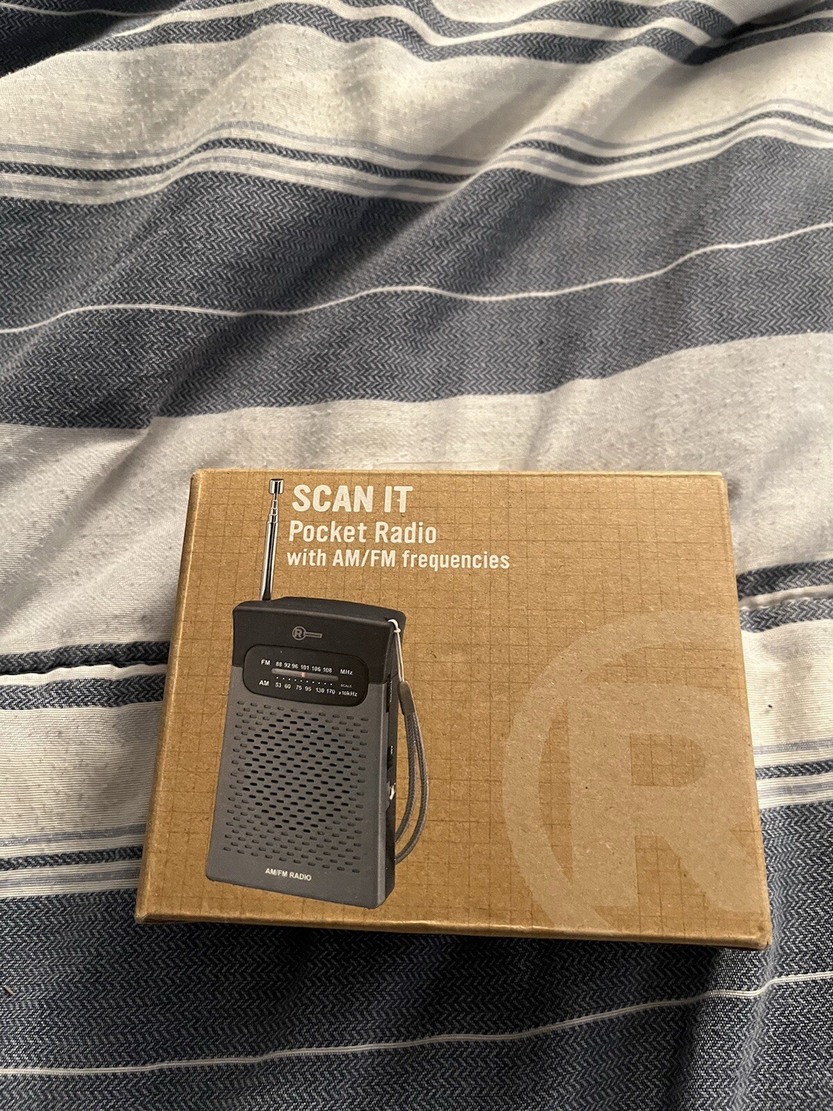 Vintage Radio Shack AM FM Pocket Radio Model 1200586