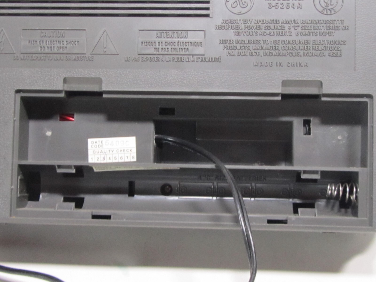 GE AUTOMATIC STOP AM/FM RADIO CASSETTE MODEL NO. 3-5264A. WORKS!