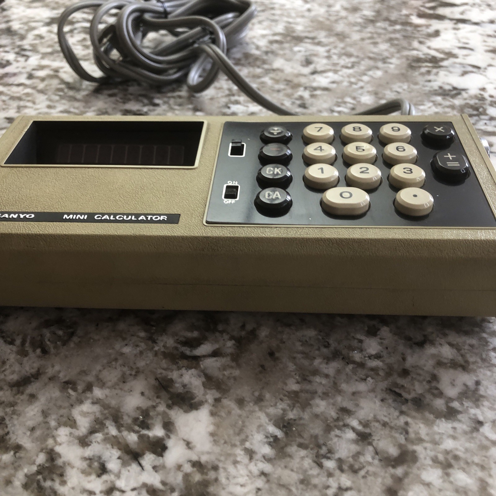 Sanyo ICC-811 Vintage Electronic Desktop Calculator Japan 1970s Retro Works VTG