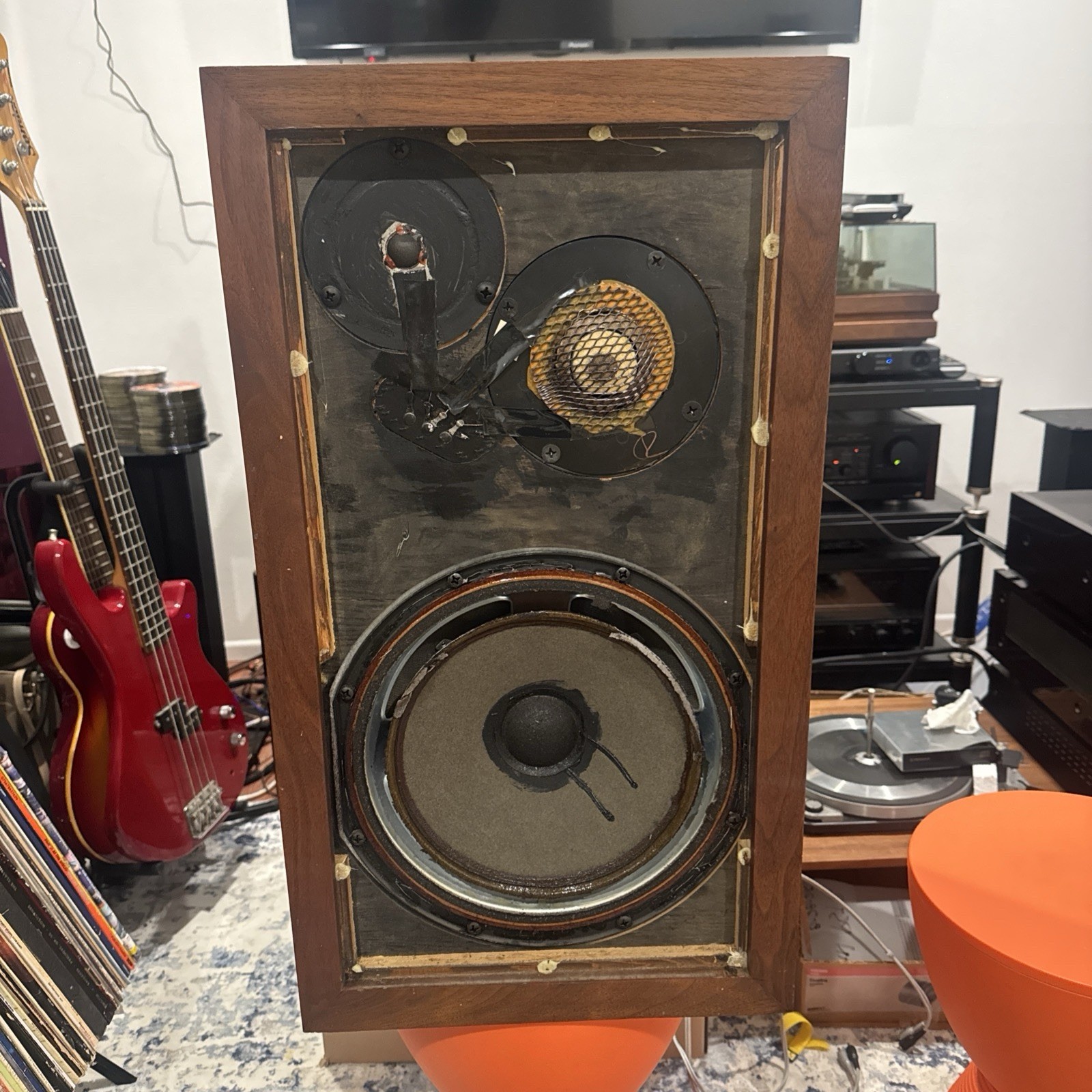 Acoustic Research AR-3a – Close Serial Numbers