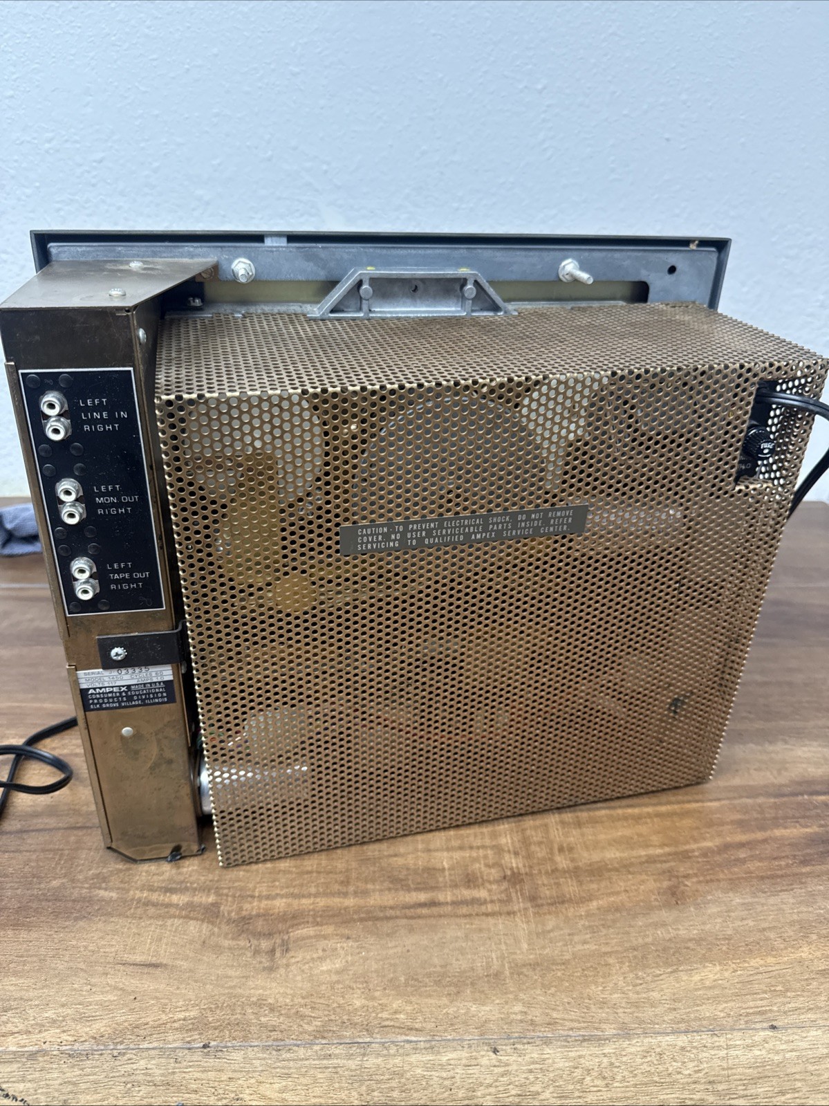 Vtg Ampex Model 1450 Reel To Reel Tape Recorder Powers On. Parts Or Repair