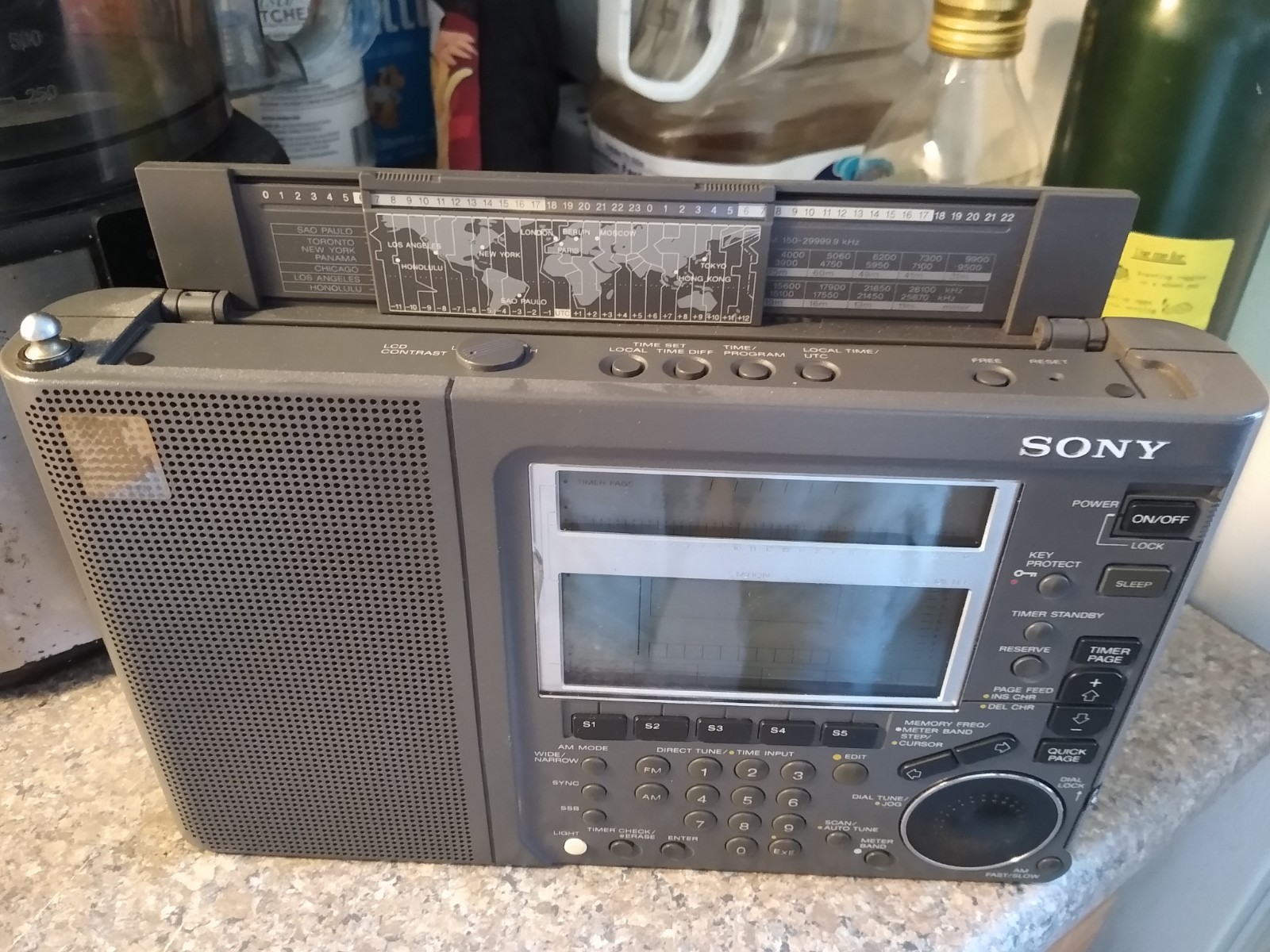 Sony ICF-SW77 Radio Excellent Condition see description. Only AM band works