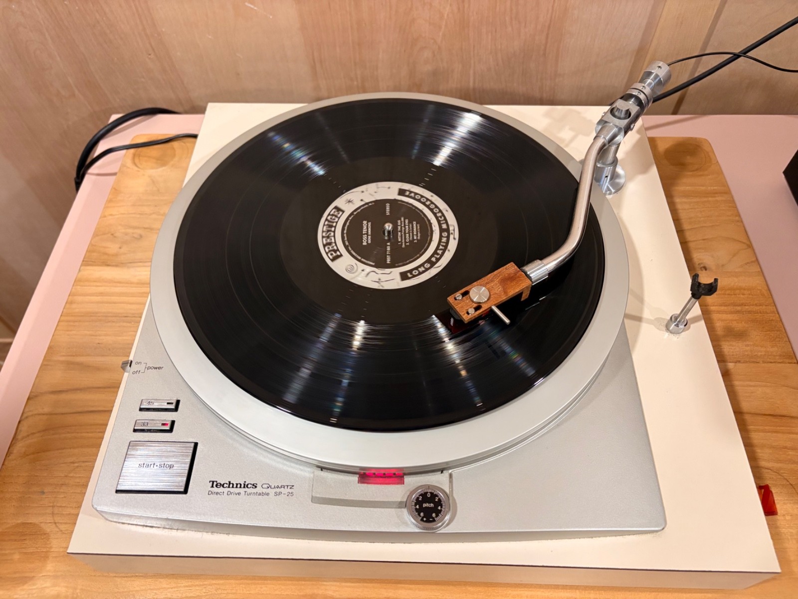 Technics SP-25 DD Turntable w/plinth and Syntec S-220 Piezo PU-420 Tonearm