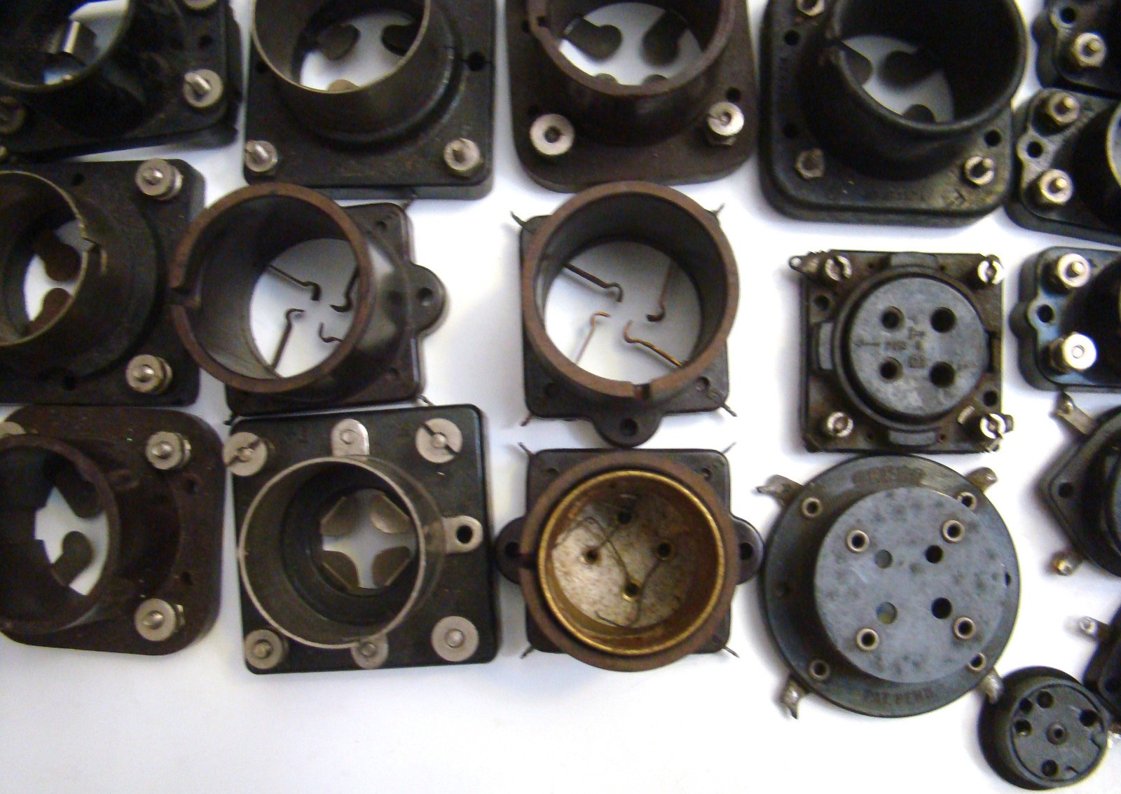 33 Vintage 4 5 And 6-pin + Radio audio amplifier TV Vacuum Tube Sockets lot