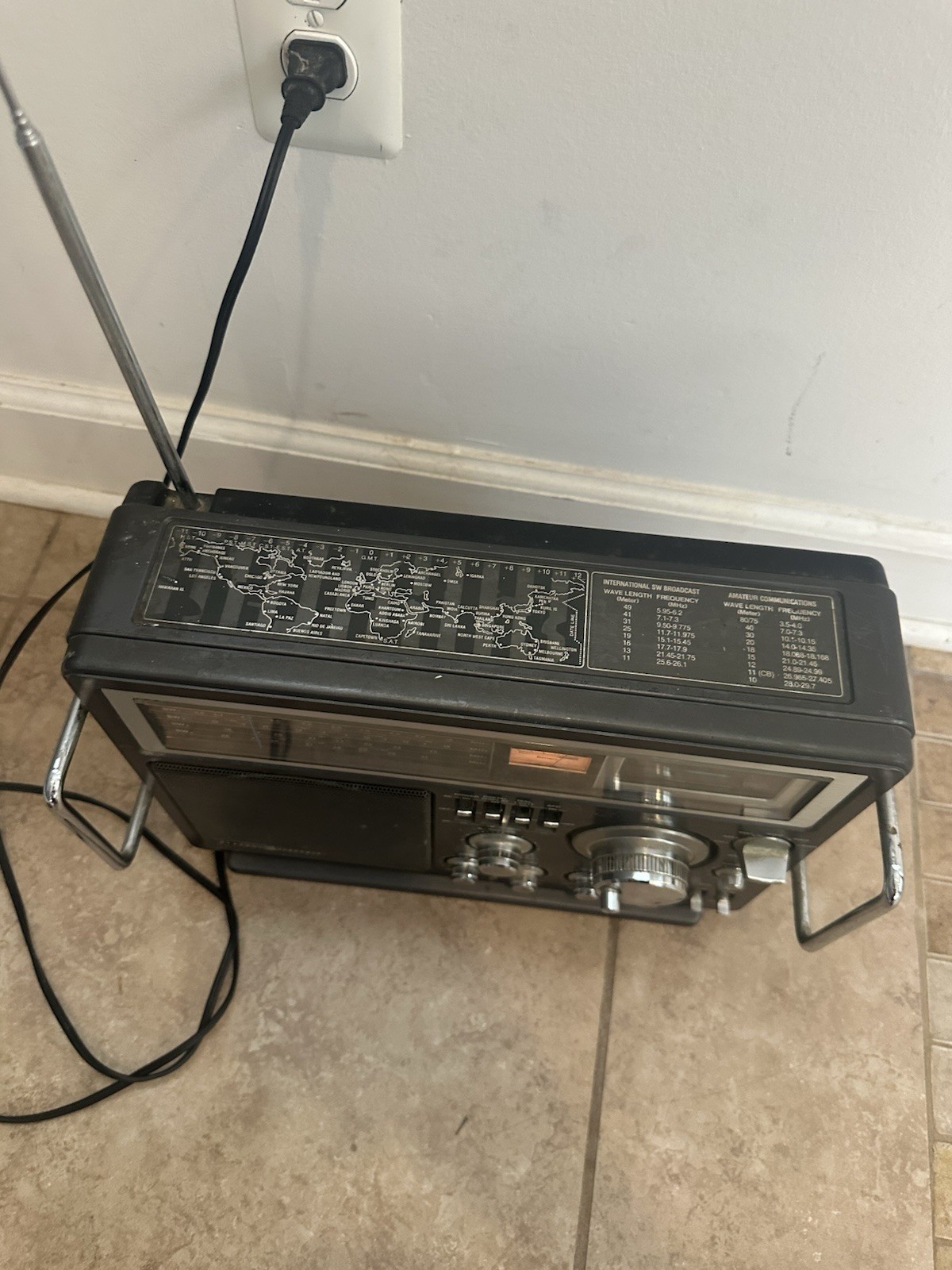 Vintage General Electric GE 7-2990A Short Wave FM AM Radio With Antenna -WORKING