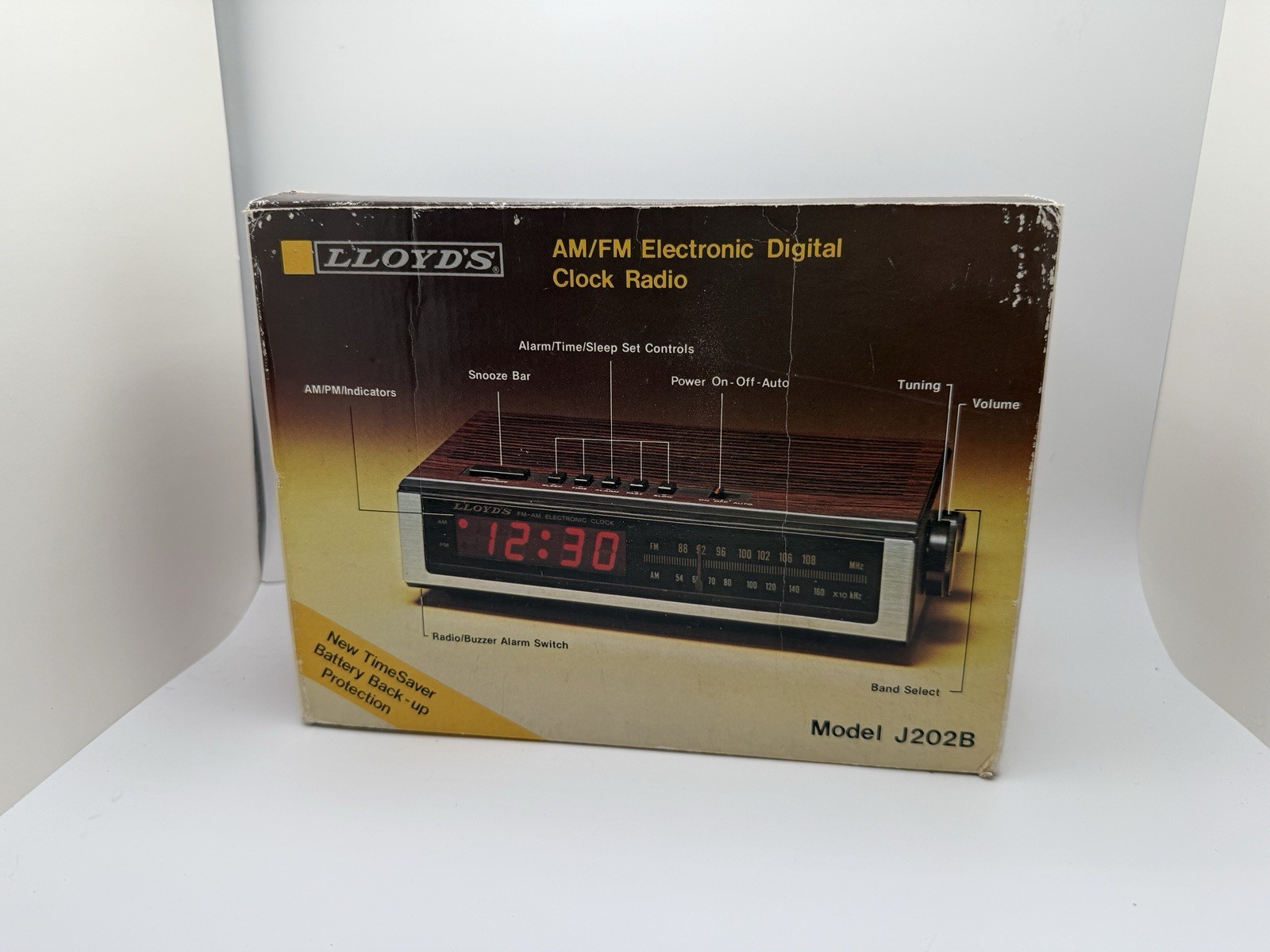 Vintage LLOYD’S AM/FM Electronic Digital Clock Radio J202B Wood Grain Tested