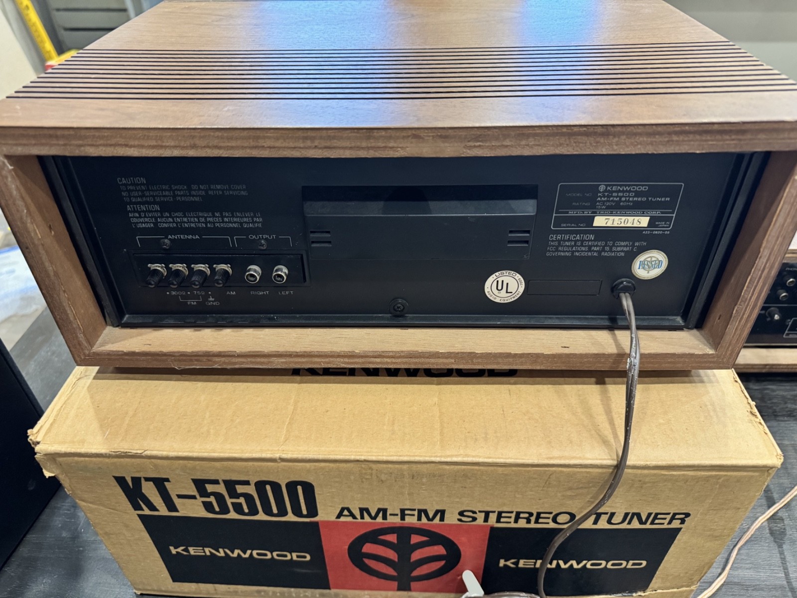Kenwood Model KT-5500 Tuner w/ CB-3 Wood Case and Original Box – See Video!