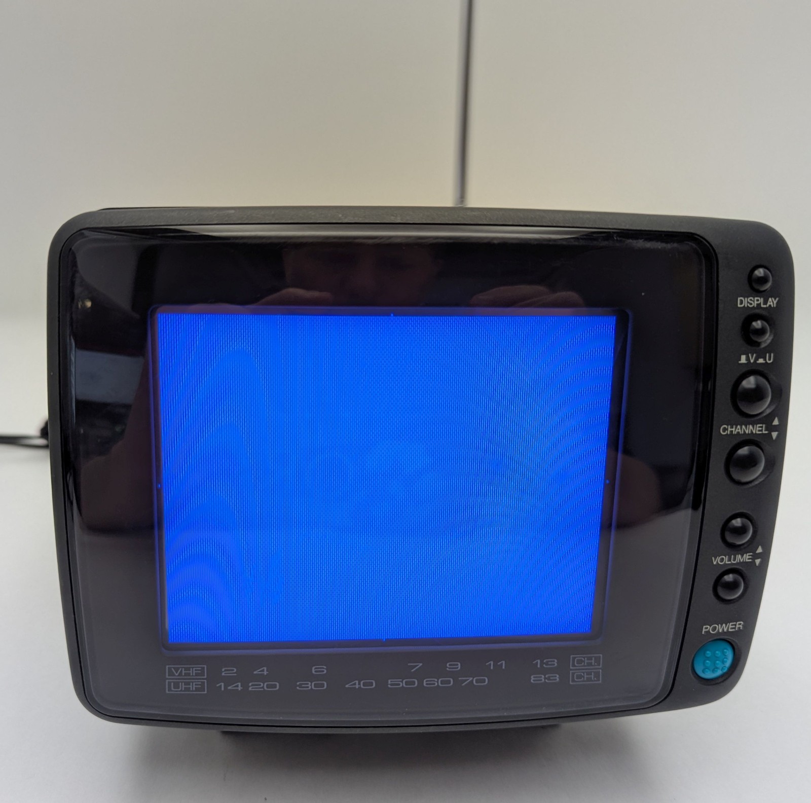 VTG Magnavox RD0510 C103 5″ Color CRT TV RCA A/V Input Retro Gaming with Adapter