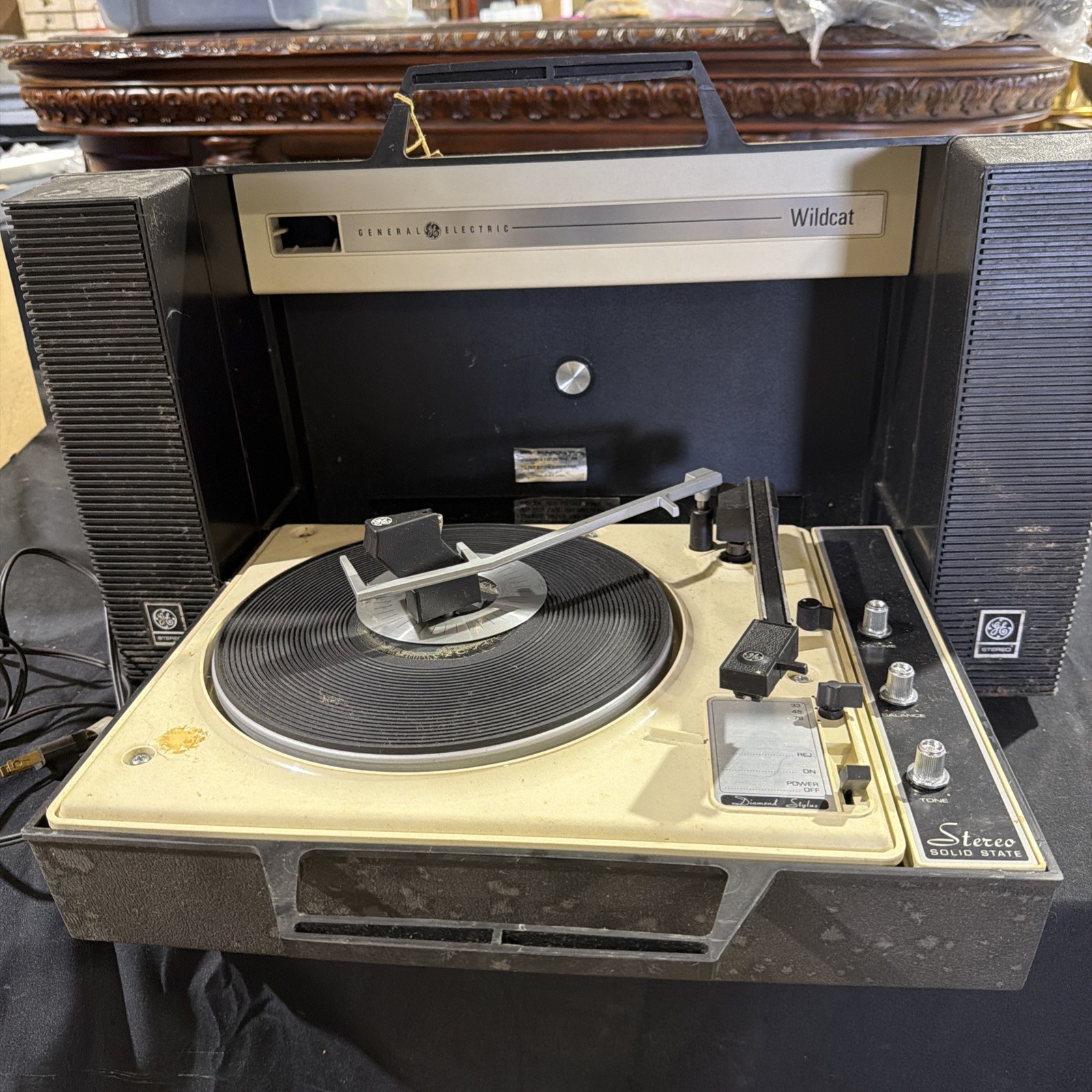 General Electric GE Wildcat Portable Record Player Turntable, UNTESTED FOR PARTS