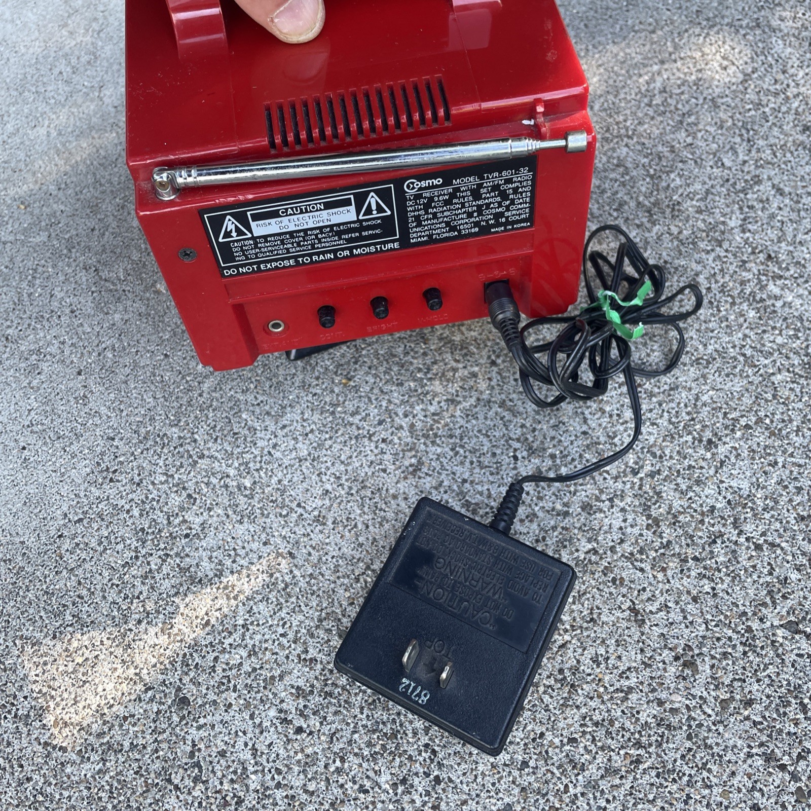 Vintage 1980s Cosmo 4.5″ Portable B&W TV AM/FM Radio Antenna Works See Video