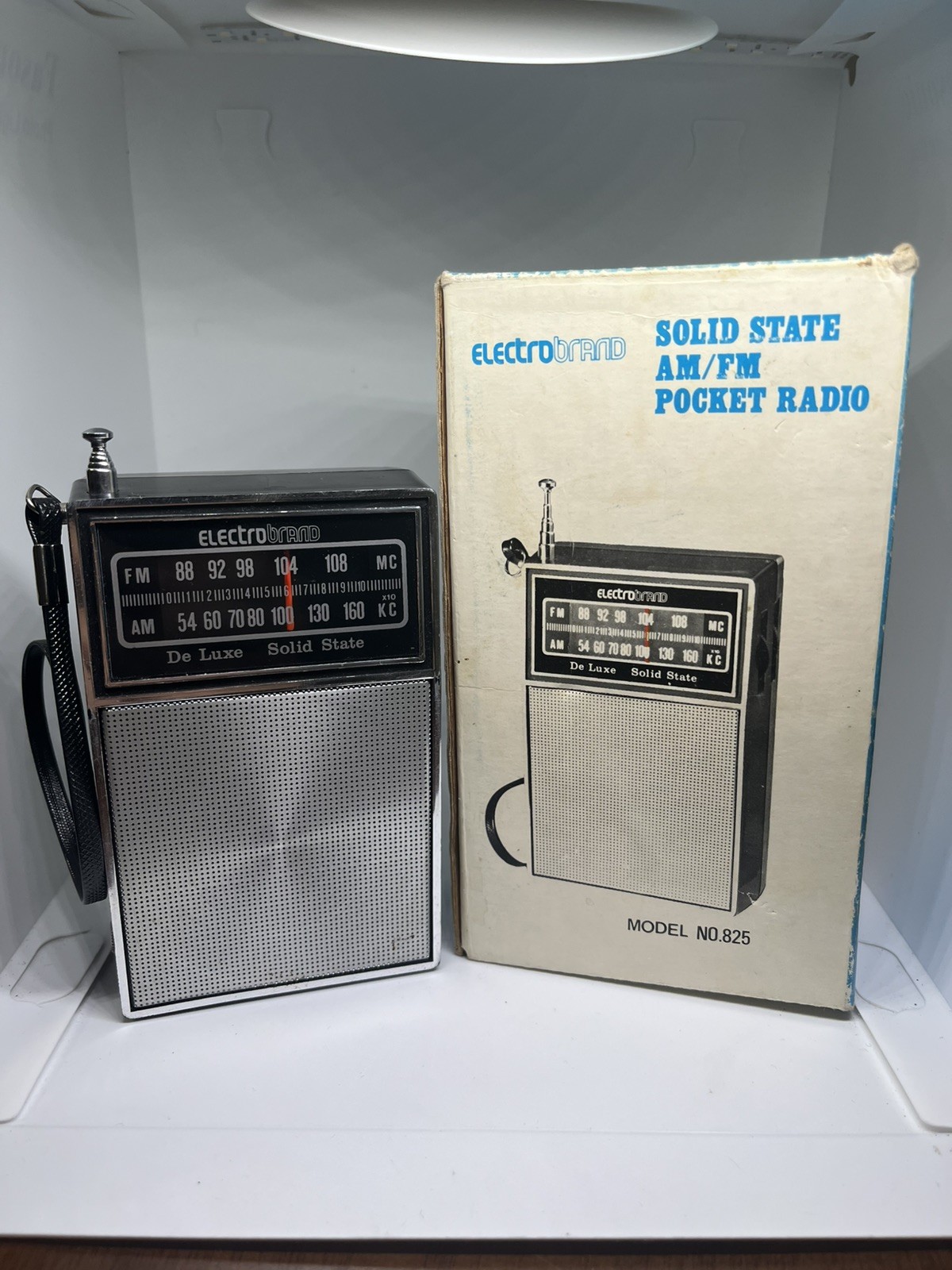 Vintage Electro Band De Luxe Solid State Model 825 AM/FM Radio FM Works AM Not