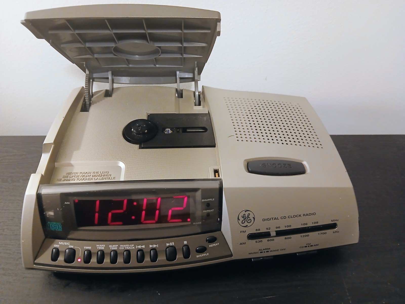 General Electric 7-4895A Rare Vintage Digital CD Player AM/FM Radio Alarm Clock