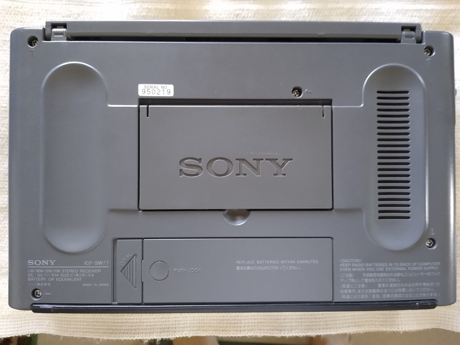 Sony ICF-SW77 Radio Excellent Condition see description. Only AM band works