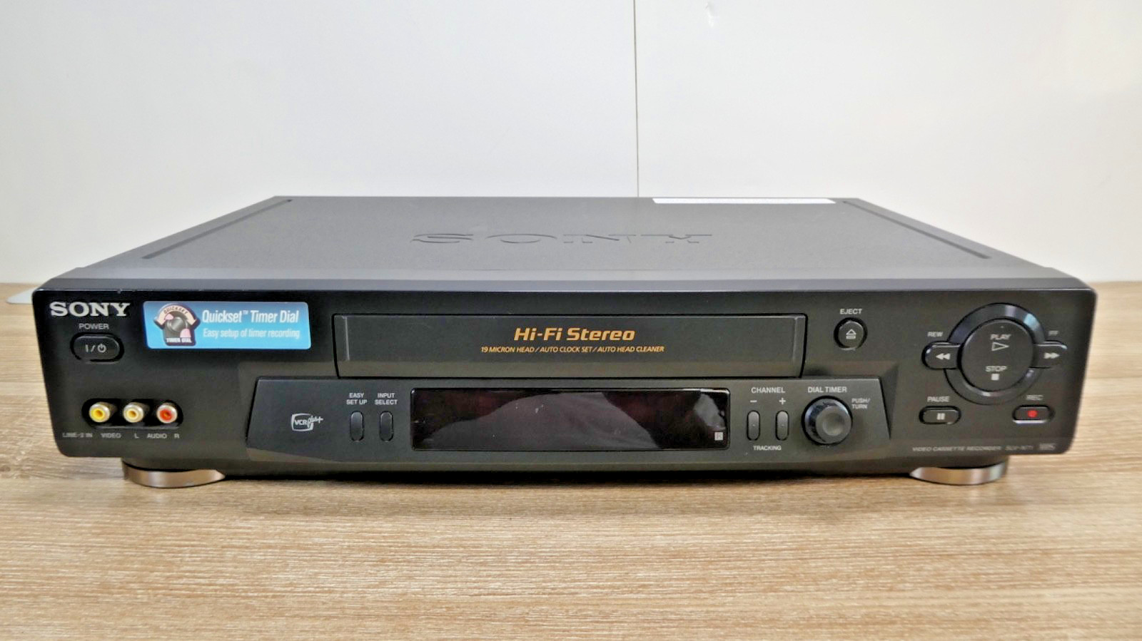 Sony SLV-N71 VCR Hi-Fi Stereo 19 Micron Head Auto Head Cleaner VHS Player Only