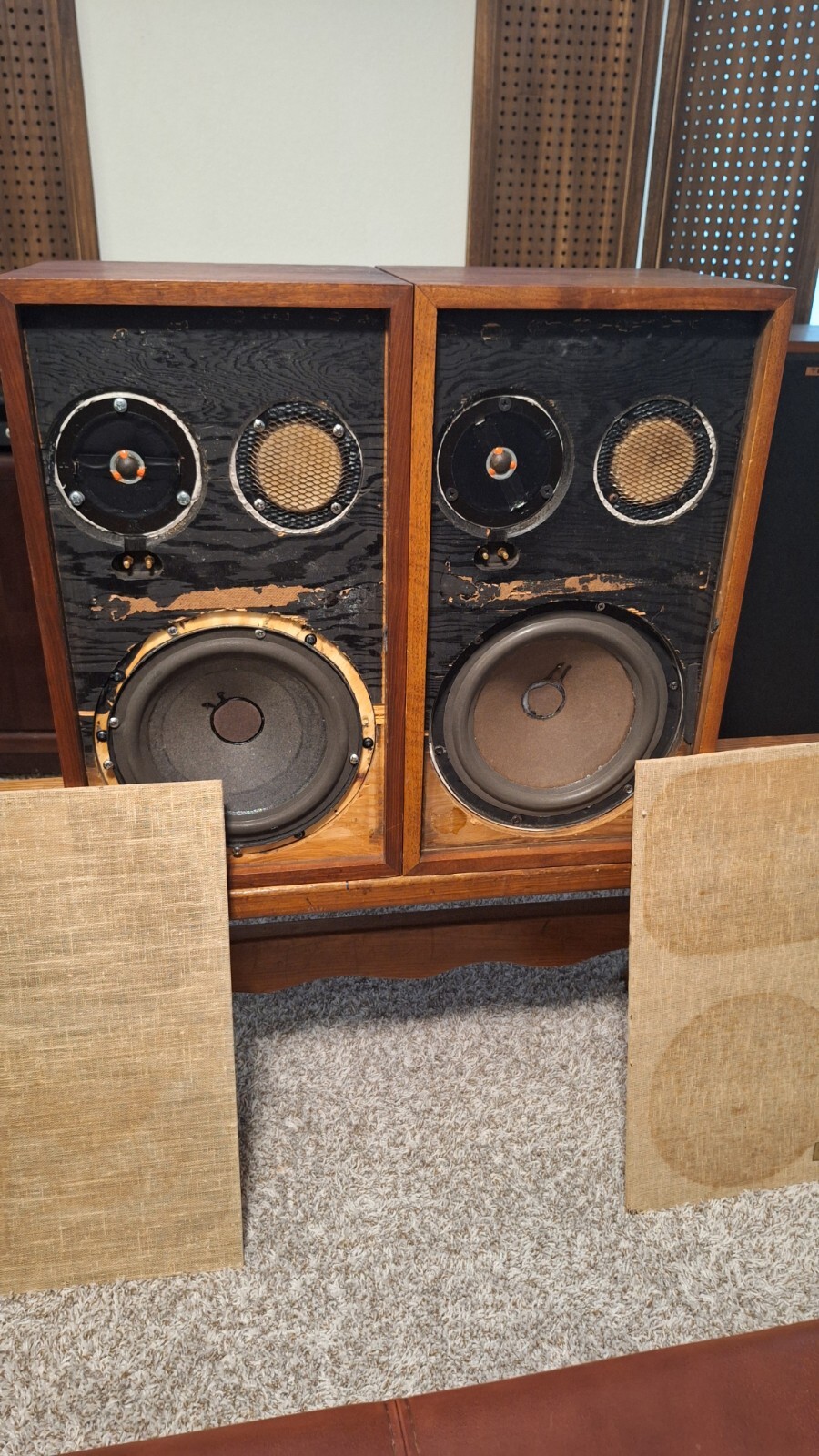 ACOUSTIC RESEARCH AR-2AX Speakers Great Sound Selling for parts so No Return