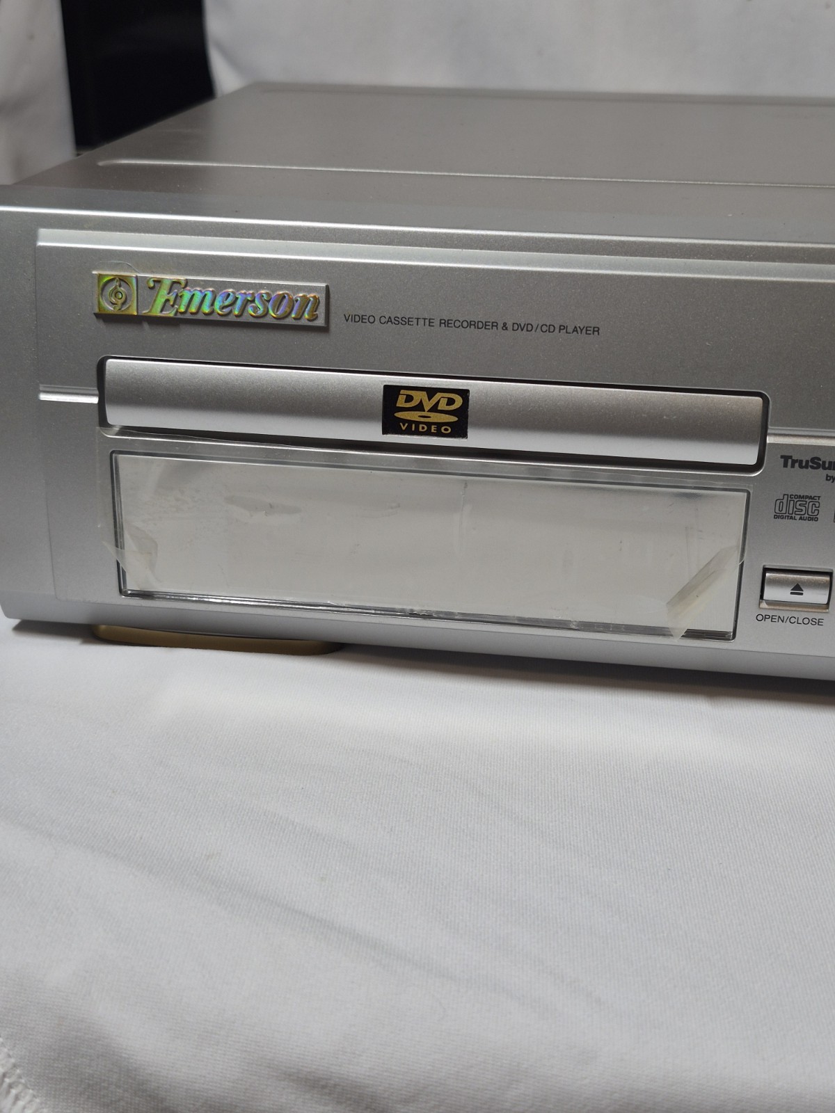 Emerson EWD2202 DVD/VHS VCR Combo Player 4-Head Hi-Fi Stereo w/ Universal Remote