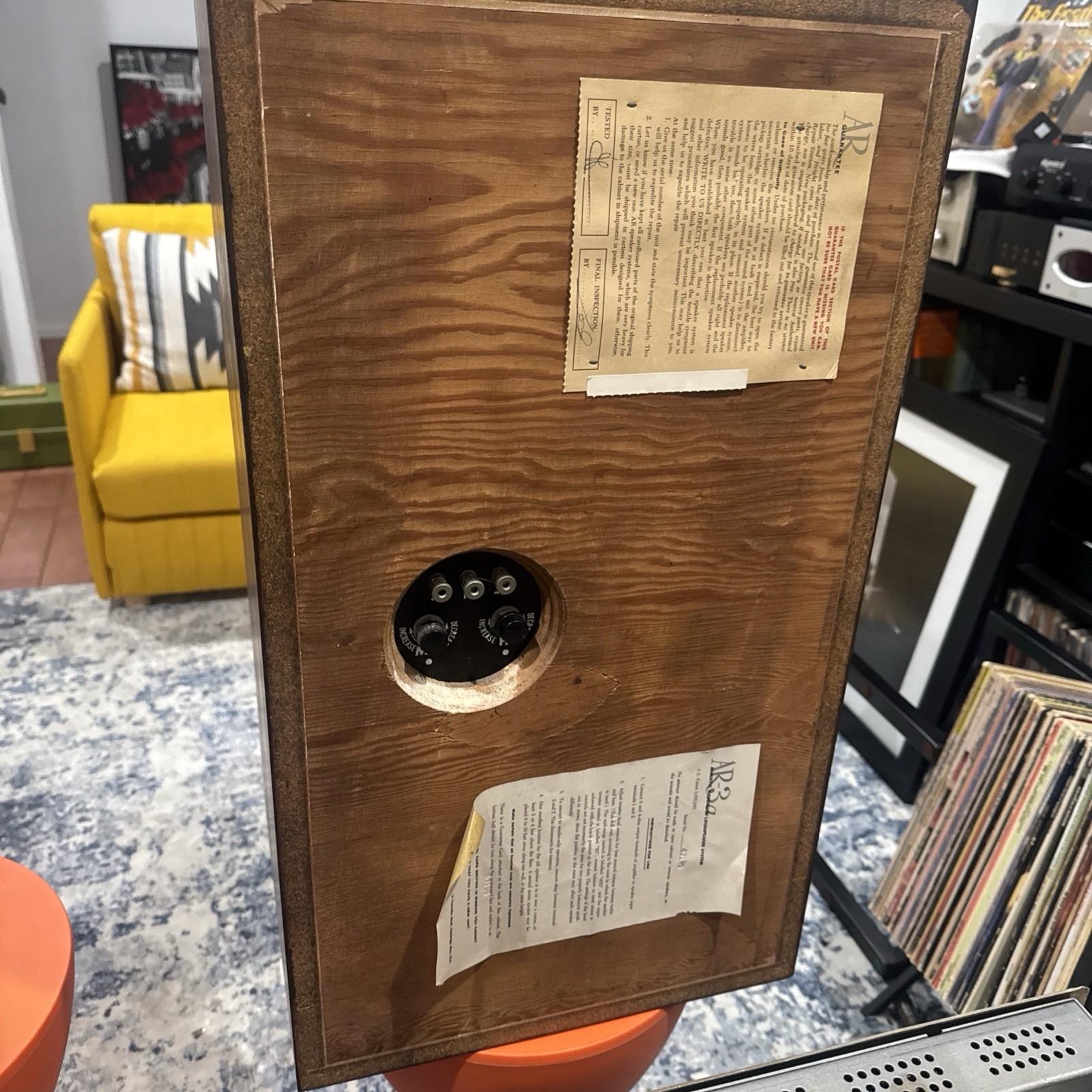 Acoustic Research AR-3a – Close Serial Numbers