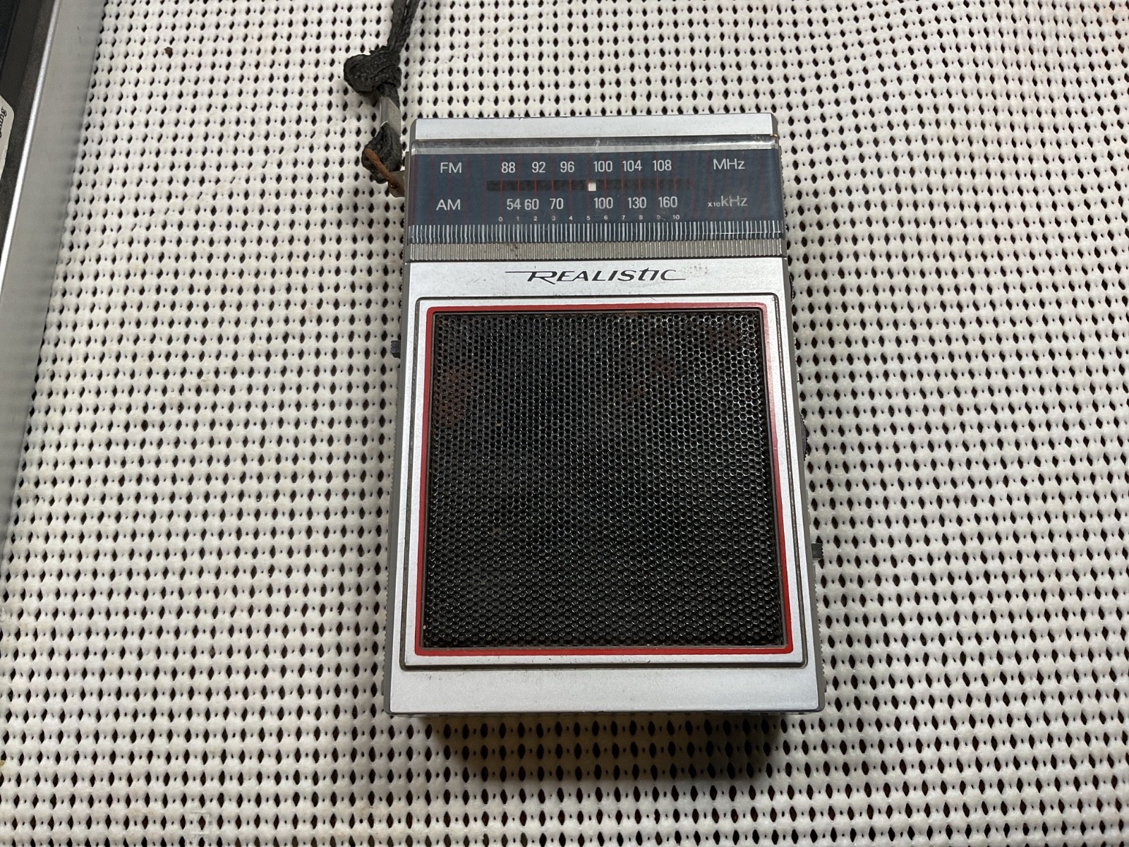 Realistic Hand Held Portable AM-FM Radio Radio Shack