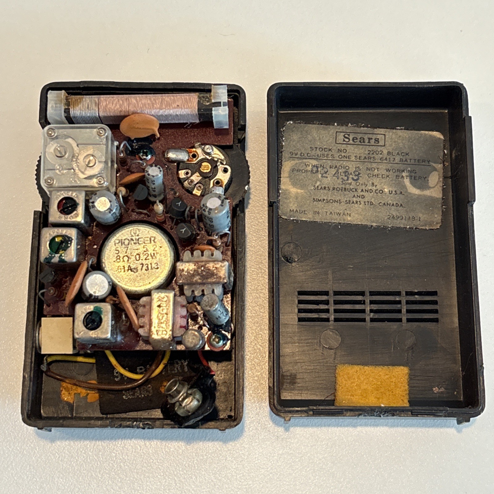 Vintage Sears Silvertone Solid State Portable Radio – Black – WORKS