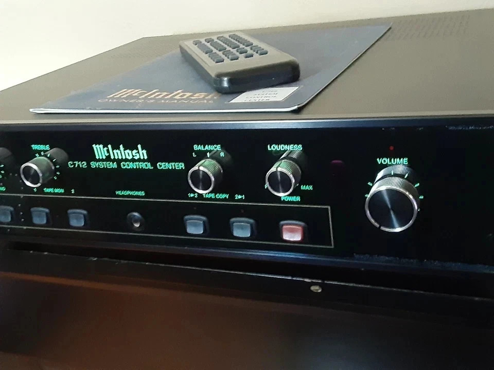 Mcintosh MC712 Preamplifier Preamp Made in the U.S.A with original Remote