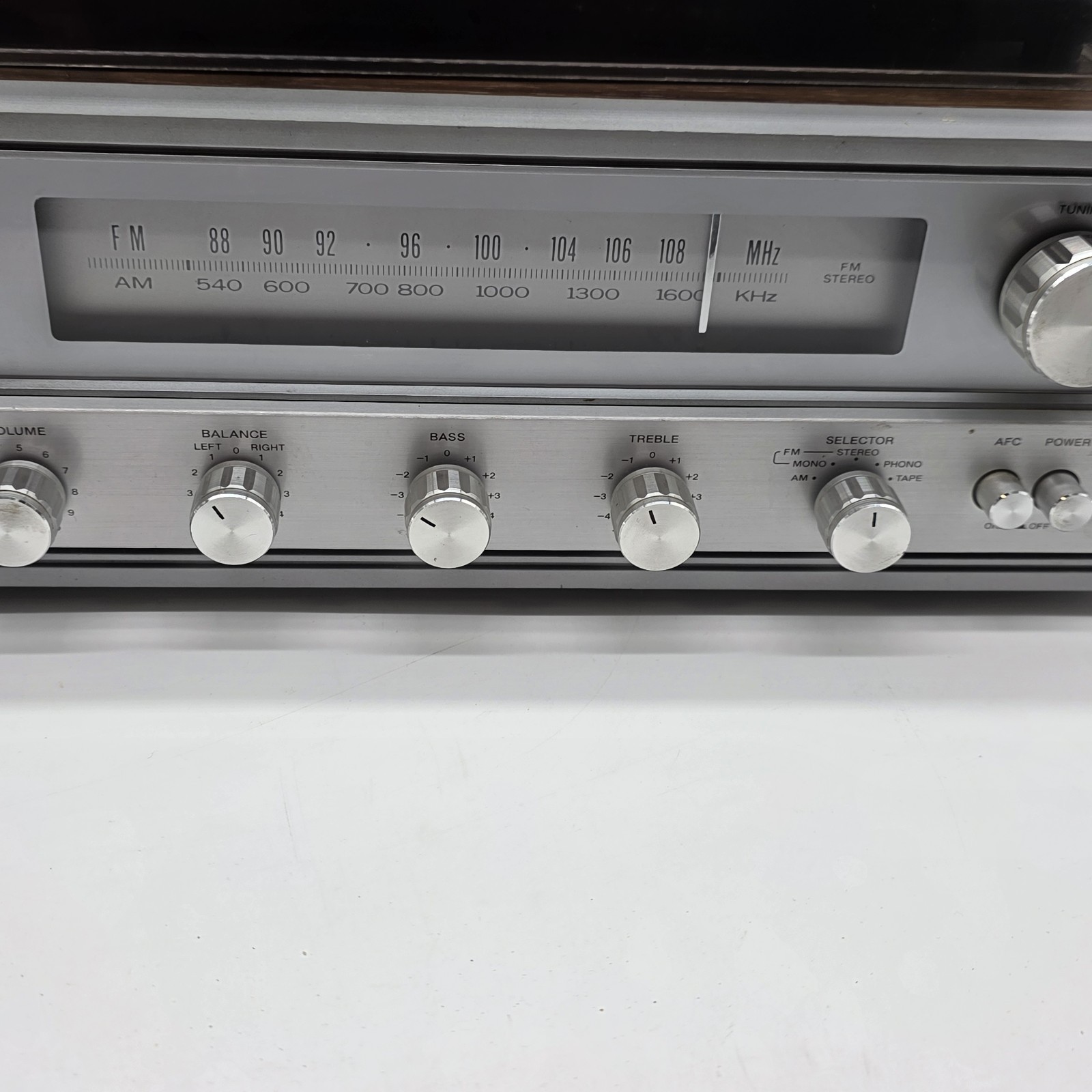 Vintage Lloyd’s Turntable Stereo System 8 Track AM/FM Receiver Parts Repair 132A