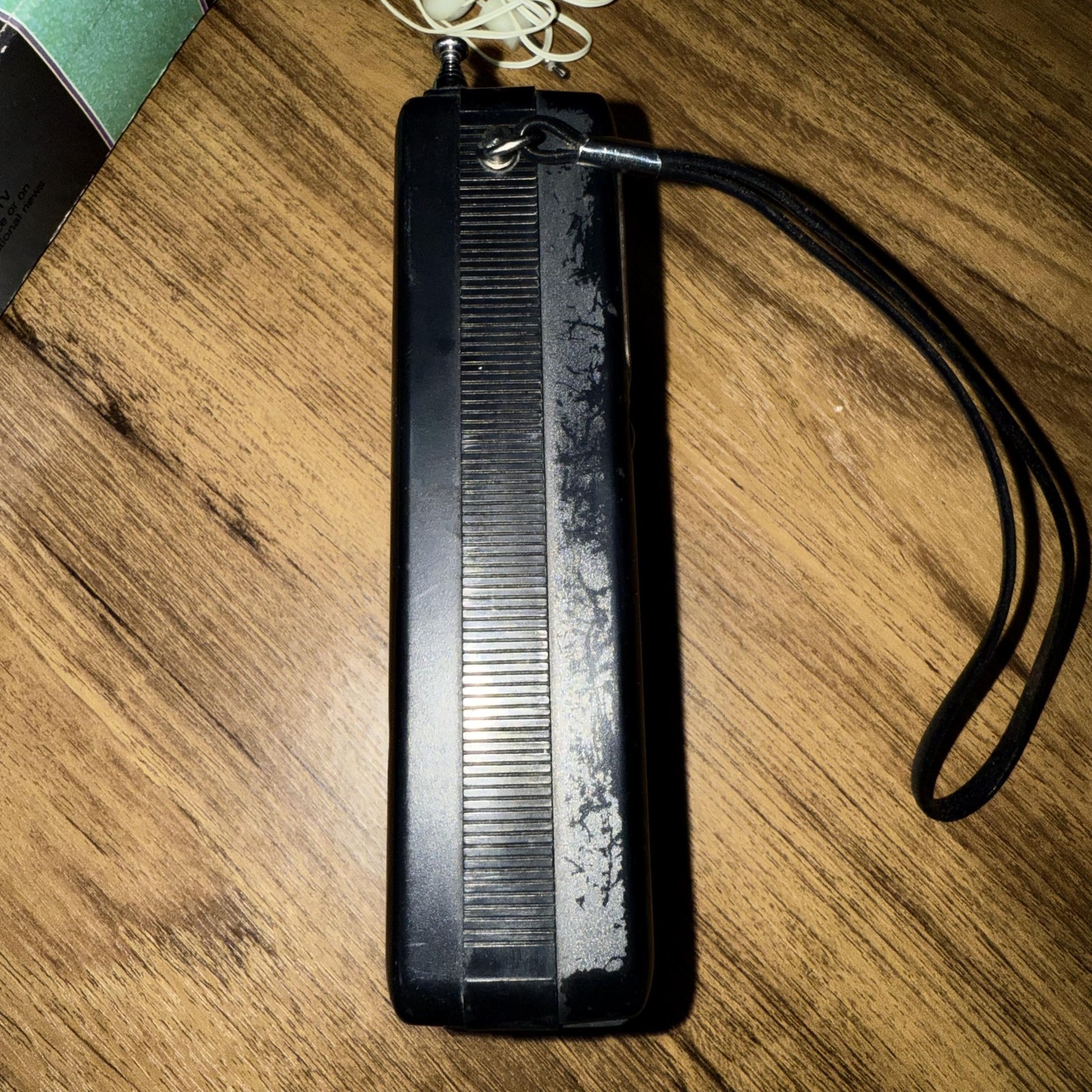 Vintage RadioShack Portavision Pocket Radio AM FM VHF TV Sound 12-614 -TESTED