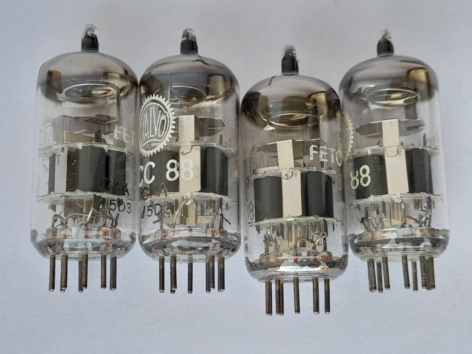 4x ECC88 / 6DJ8 audio tubes VALVO / PHILIPS – NOS – ECC 88 – 1965