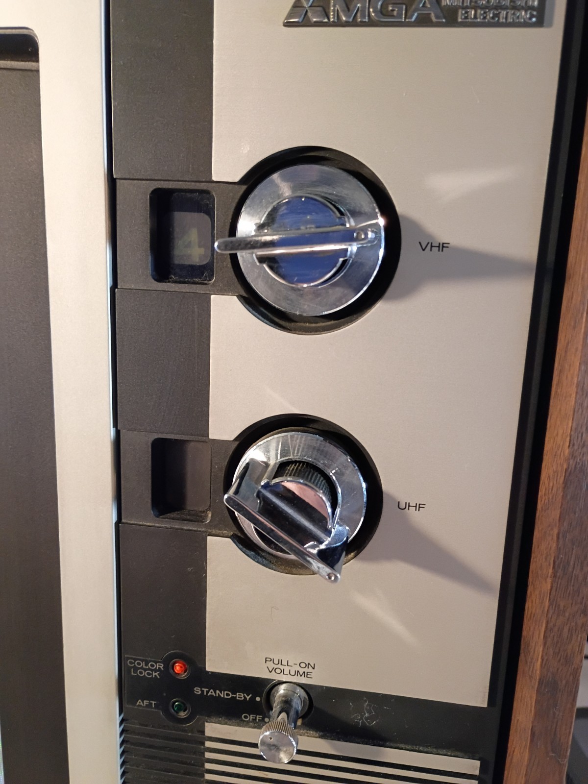 🔥1976 MGA Vintage CRT TV Retro Gaming 19” Tube RF MOD Woodgrain CLEAN 80s Color