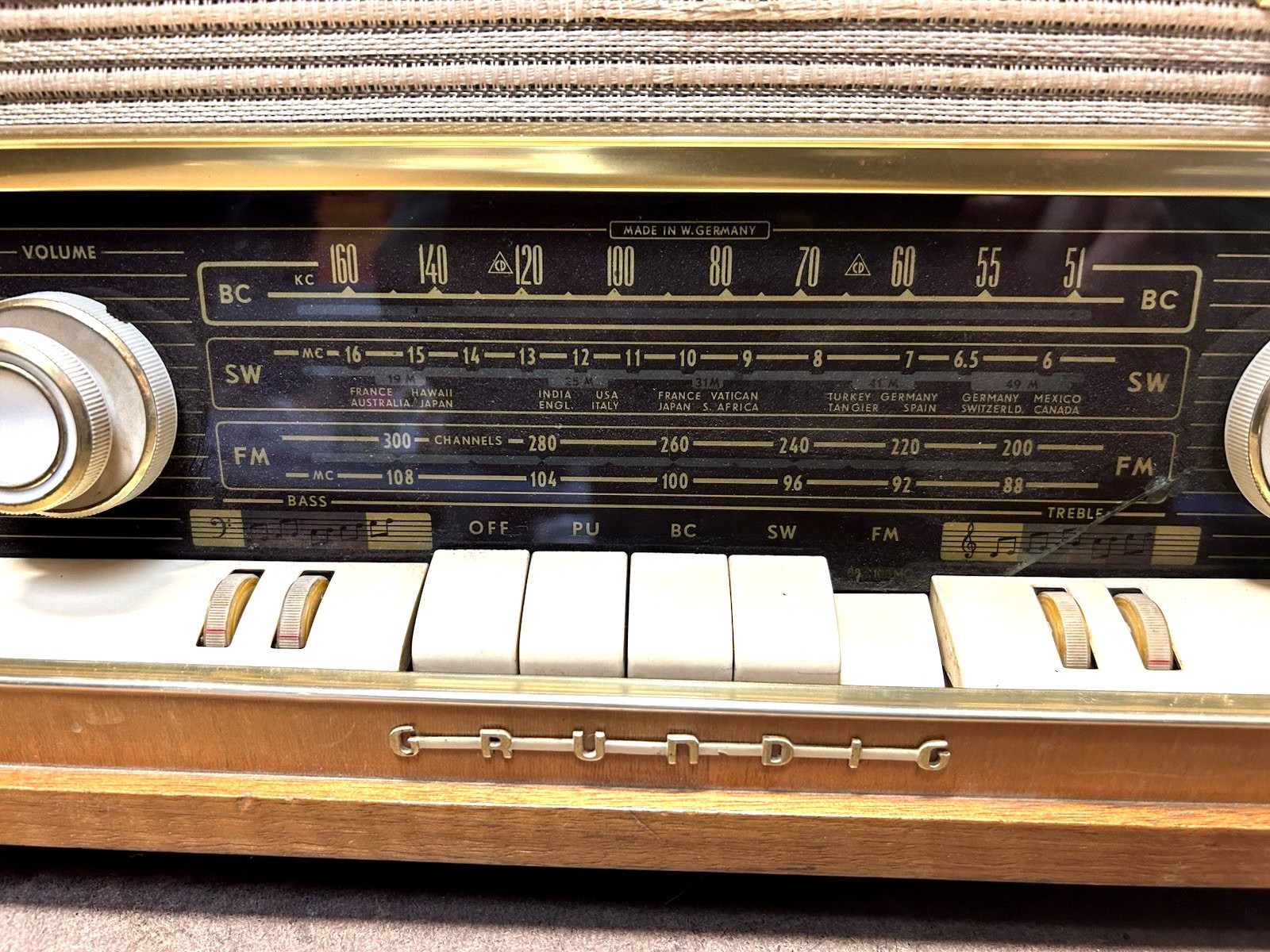 Vintage 1958 Grundig 2066 Tabletop Radio West Germany AM-FM-SW