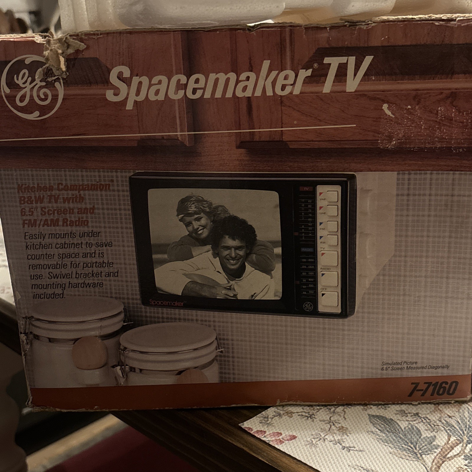 Spacemaker Kitchen Companion GE TV/Radio 5” B&W FM/AM 7-7160 Original Box