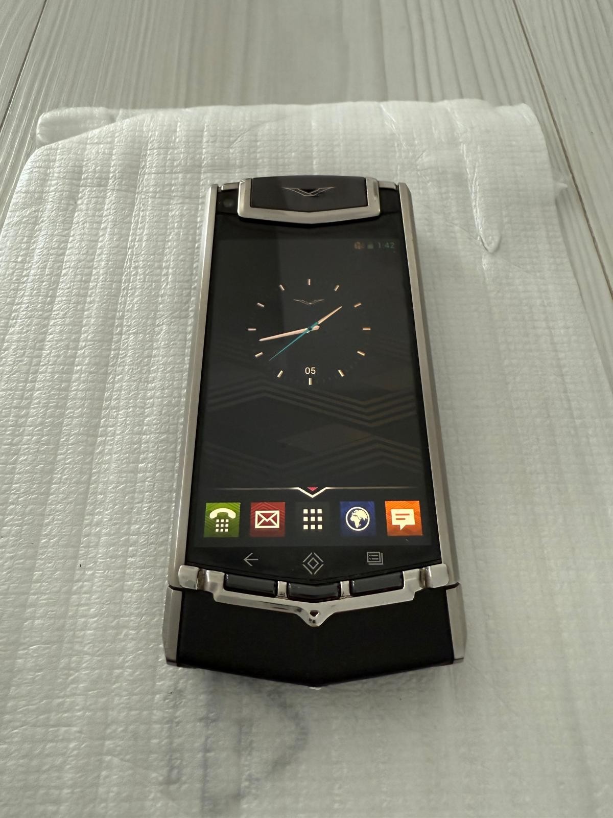 Vertu Signature Touch Gen 1 – Full Set – Original Luxury Smartphone – Excellent