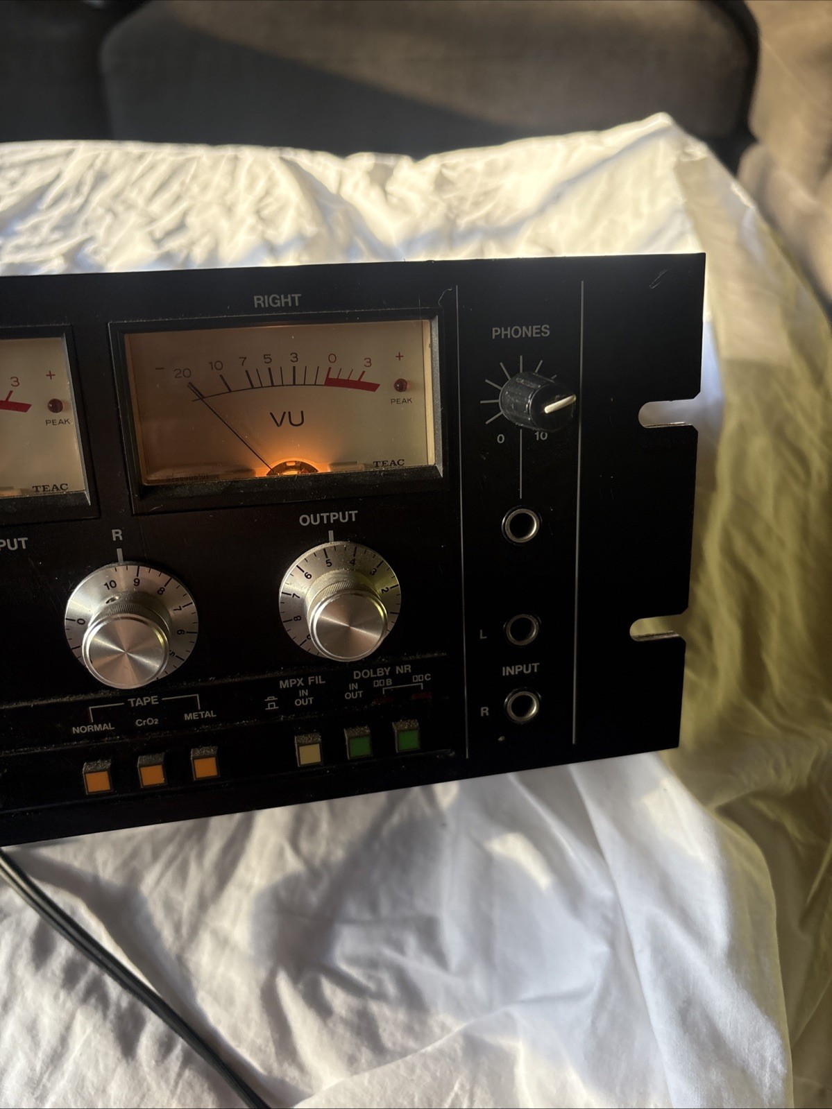 Tascam 112 Professional Cassette Tape Deck- POWERS ON- parts or repair