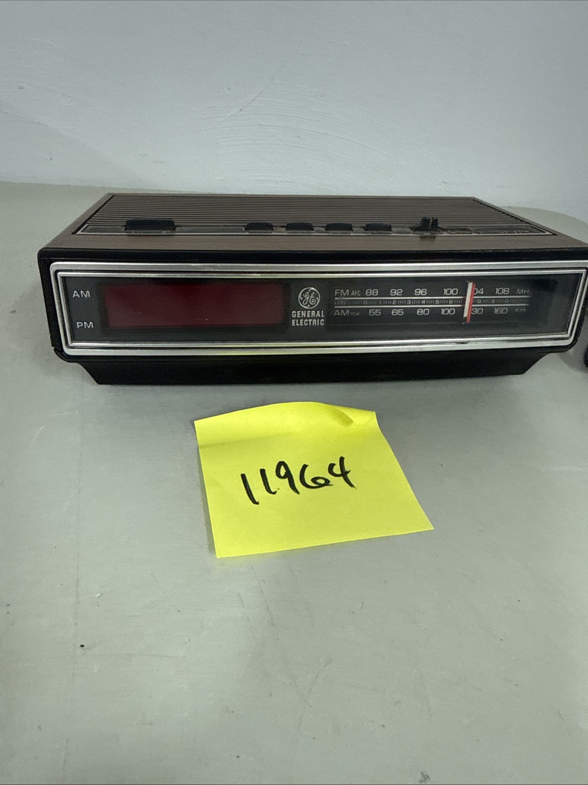 GE Vintage AM/FM Clock Radio Walnut Wood Grain Finish Red LED Model 7-4625C