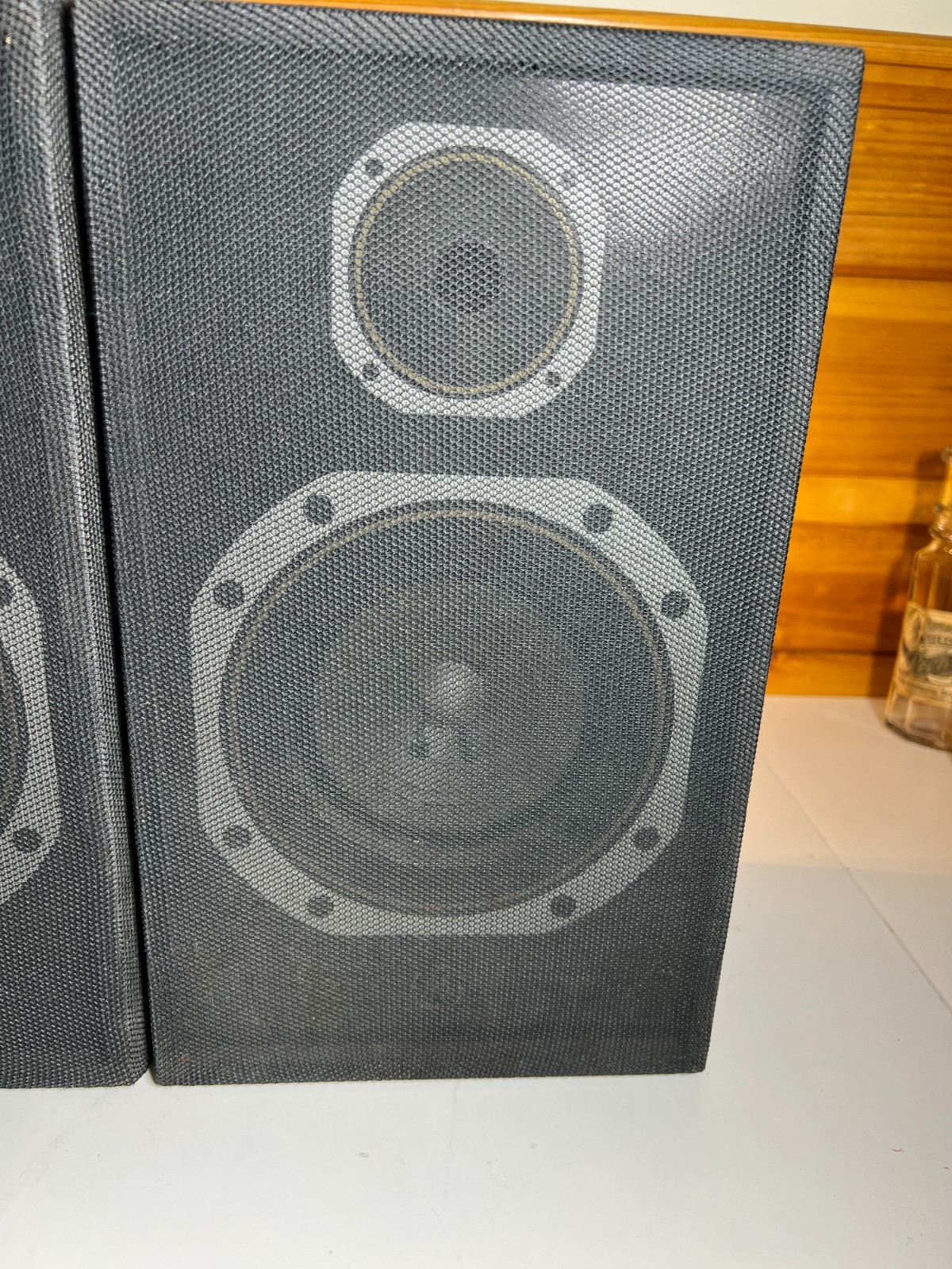 Vintage Bookshelf 1980s 80s Mesh Net Speakers Pair 2 Way RCA Male Plug Plugs
