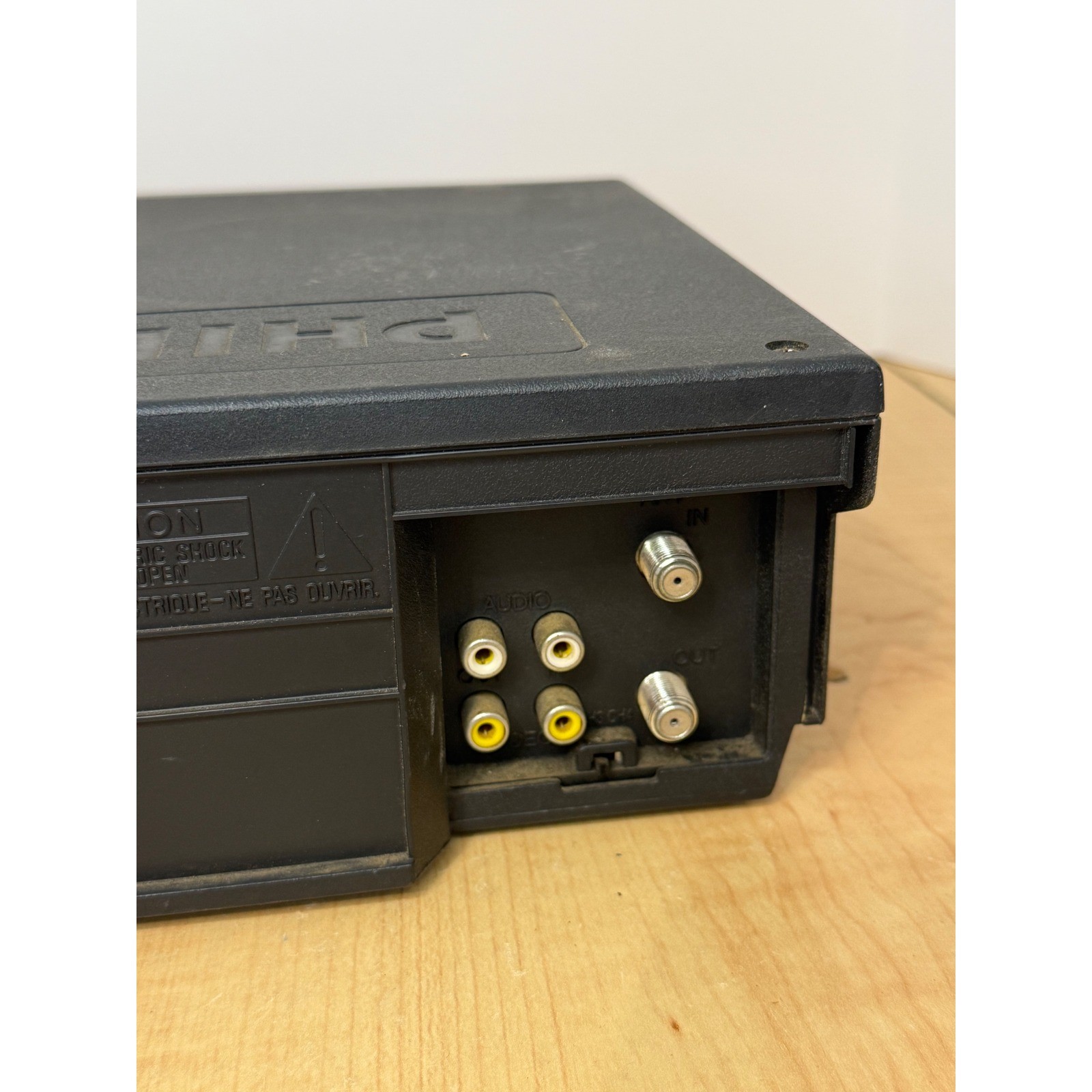 Philips Magnavox VRA411AT21 VHS HQ VCR 4 Head Black Parts or Repair