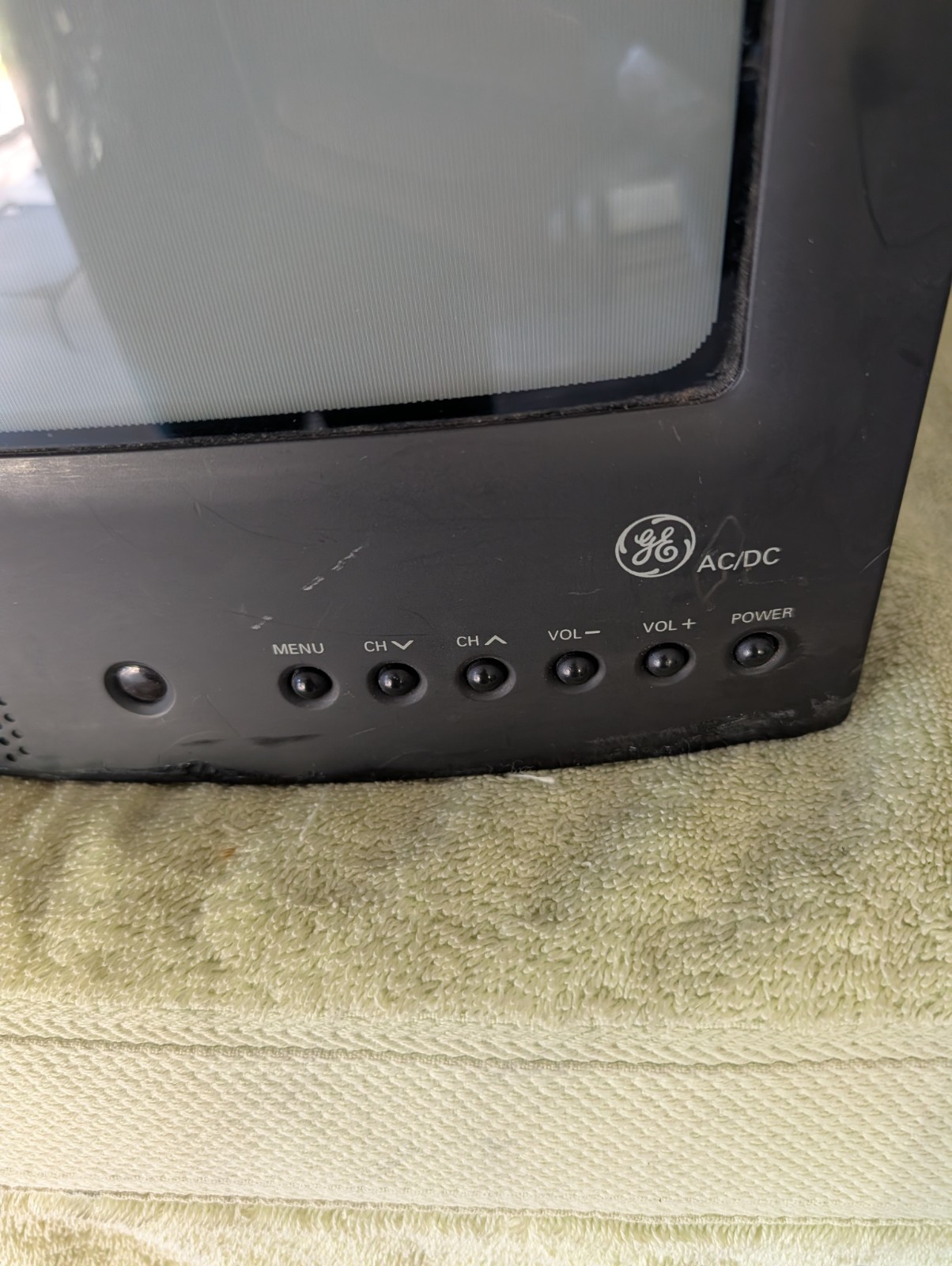 GE Spacemaker 09GP109 9” CRT TV Retro Gaming RF Vintage 1997 Works AC/DC