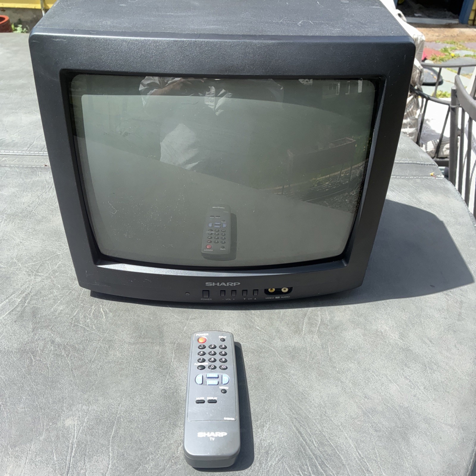 Vintage 1999 Sharp 13L-M100 CRT TV Front Inputs Retro Gaming w Remote & Antenna