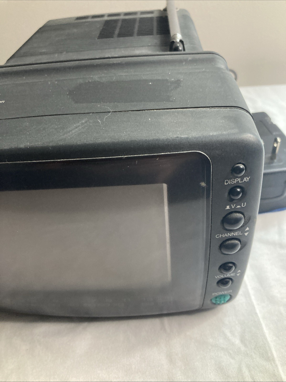 Magnavox RD0510 C103 Portable 5” TV W/Power Cord Color Works Vtg Tested Gaming