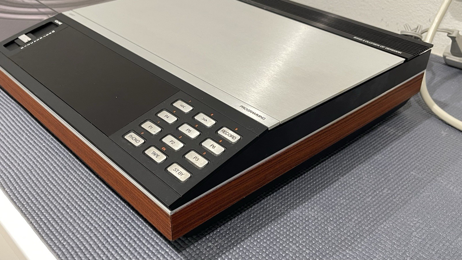 Bang & Olufsen Beocenter 7000 Type 1803 All-In-One Stereo System w/ Remote, Read