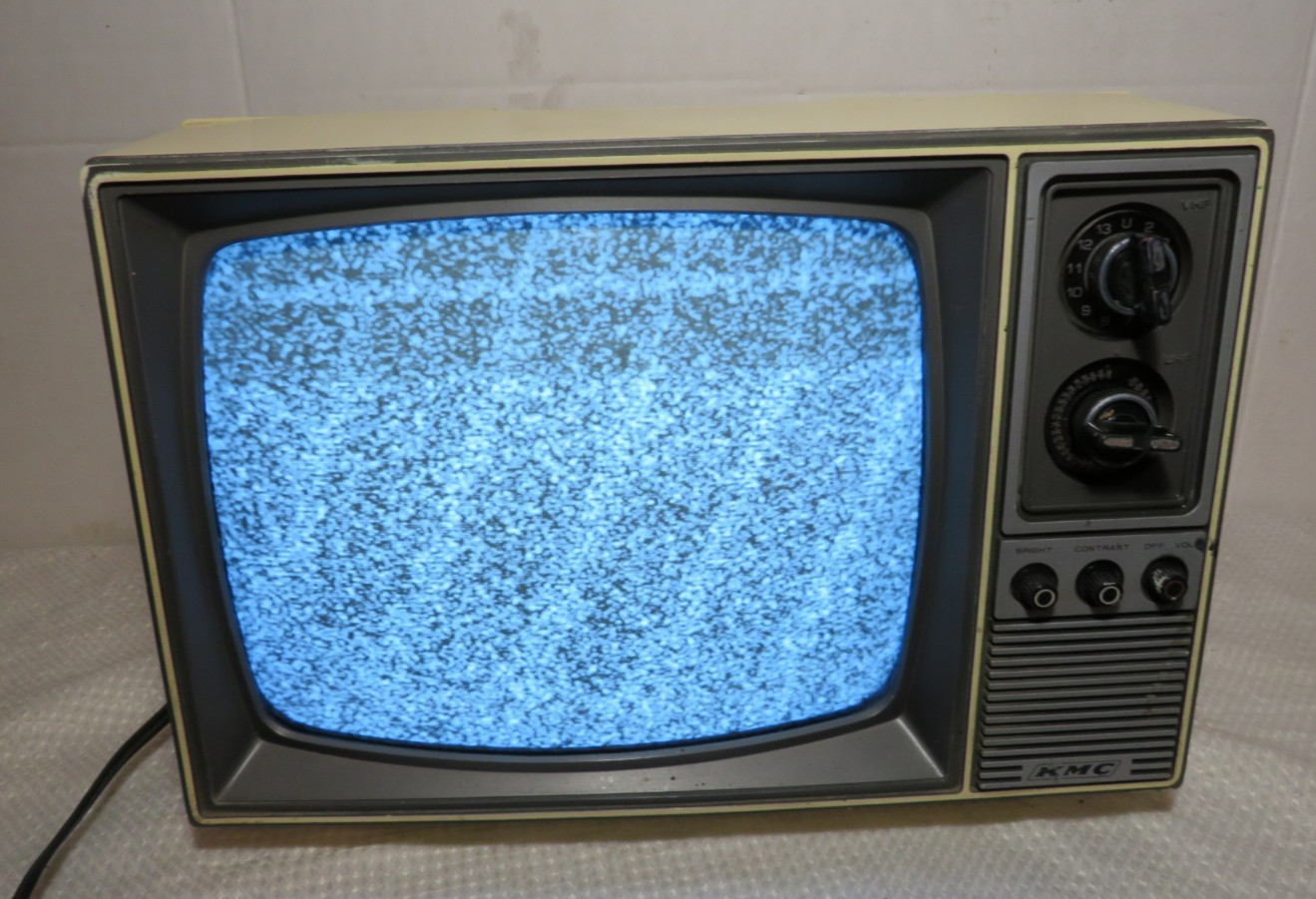 VTG 1984 Kmart KMC 12″ Portable TV CRT Television Cream KMB-1221G TESTED WORKS