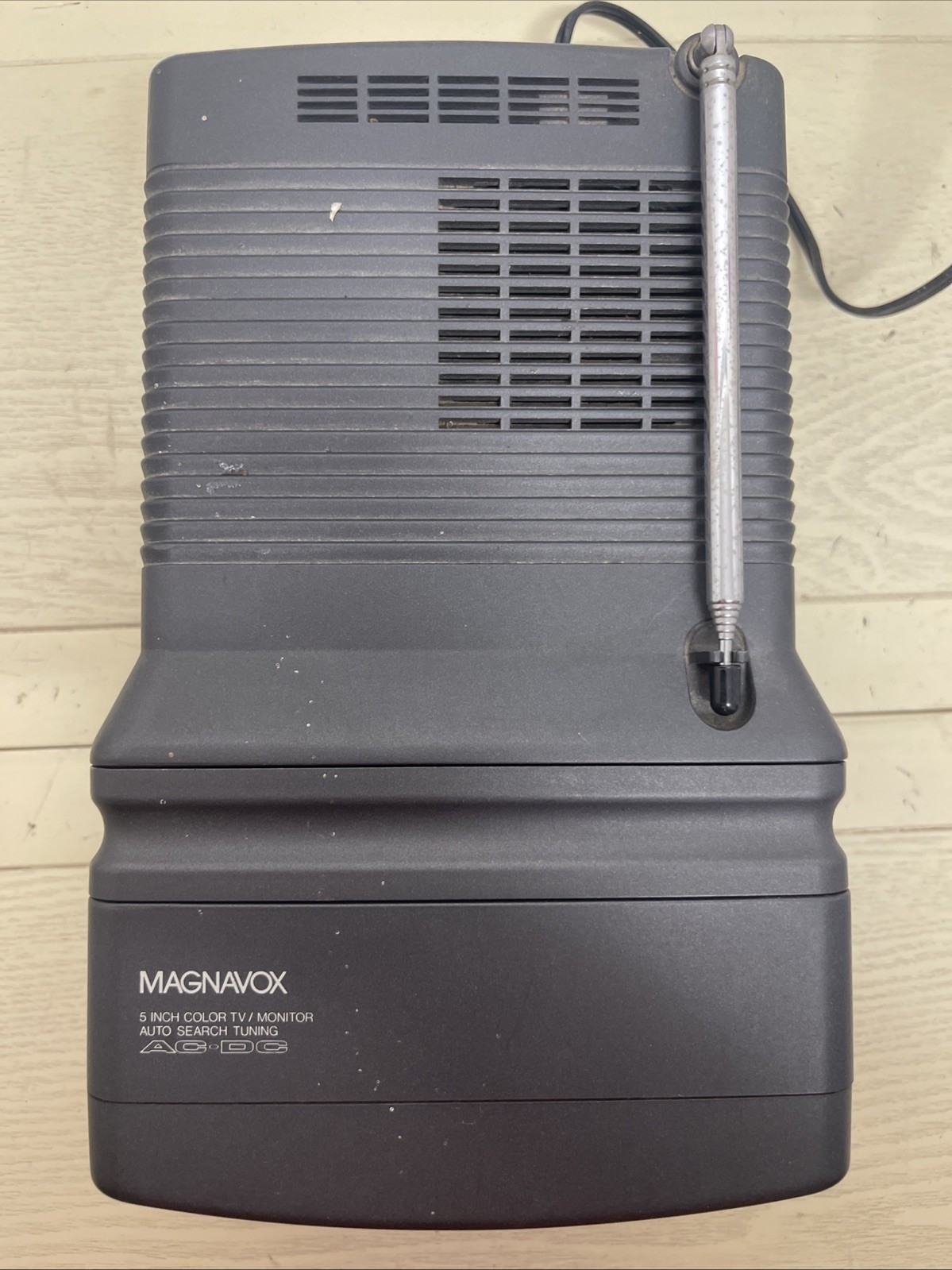 Vintage Magnavox RD0510 5″ Color CRT TV RCA Input Retro w/ Power Adapter