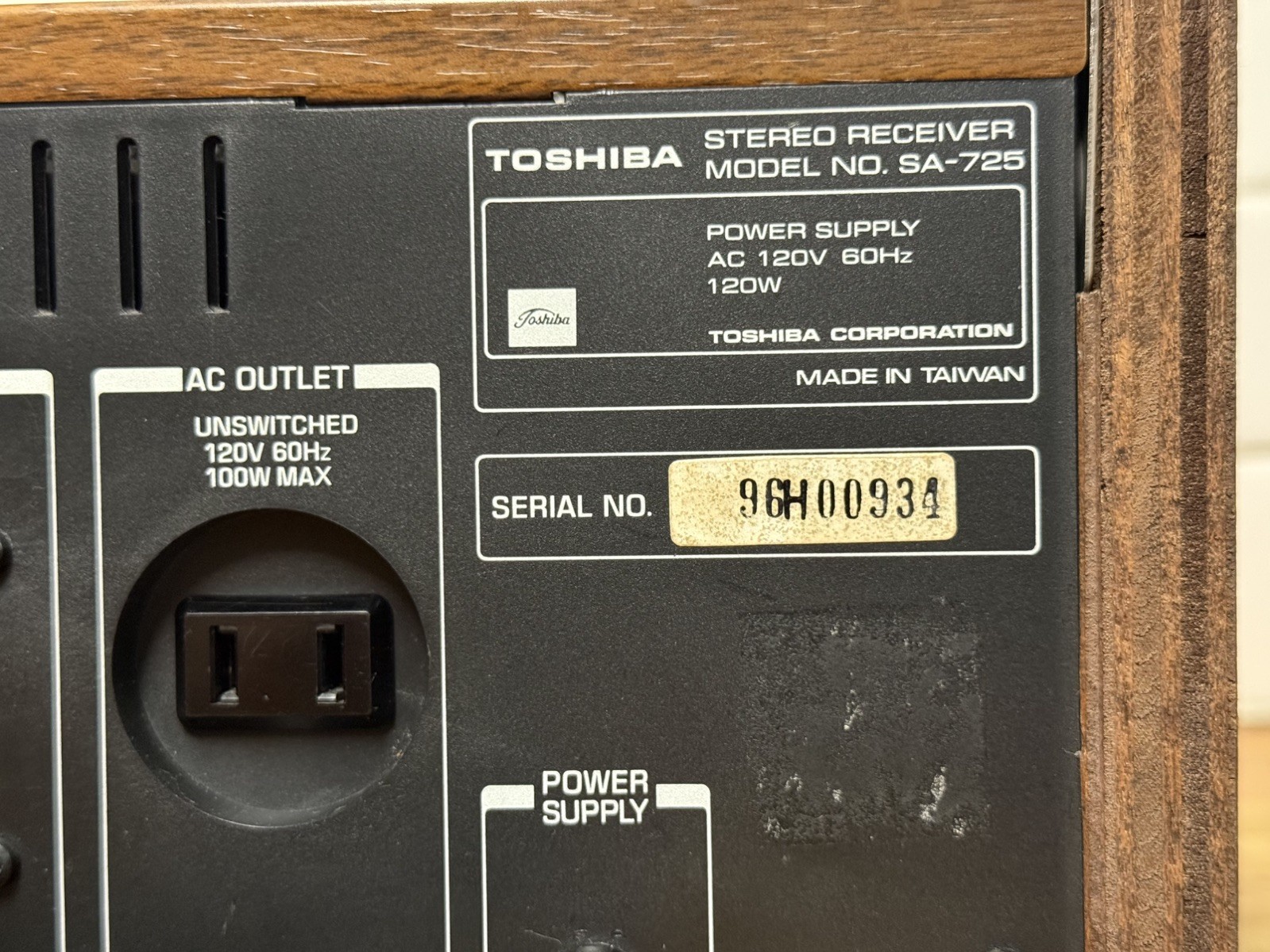 Toshiba Model SA-725 AM/FM Stereo Receiver – Good+ Condition – *Tested*