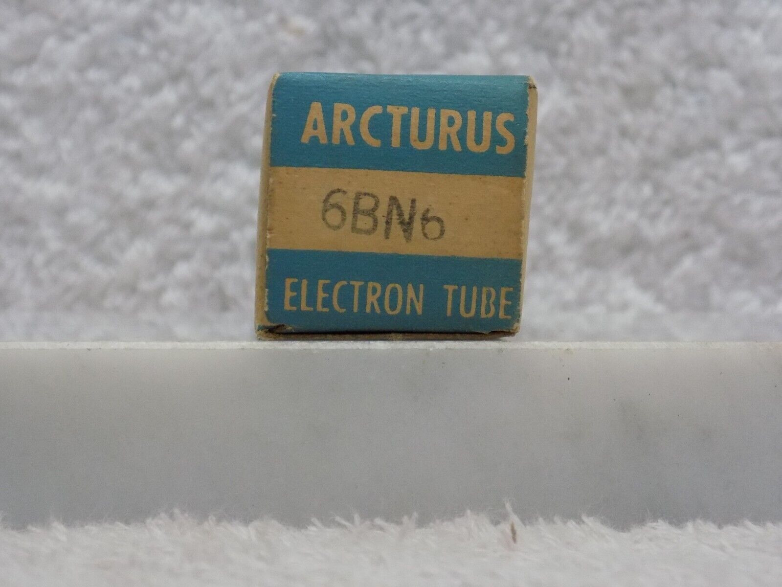 VINTAGE ARCTURUS ELECTRON TUBE #6AU8- NOS