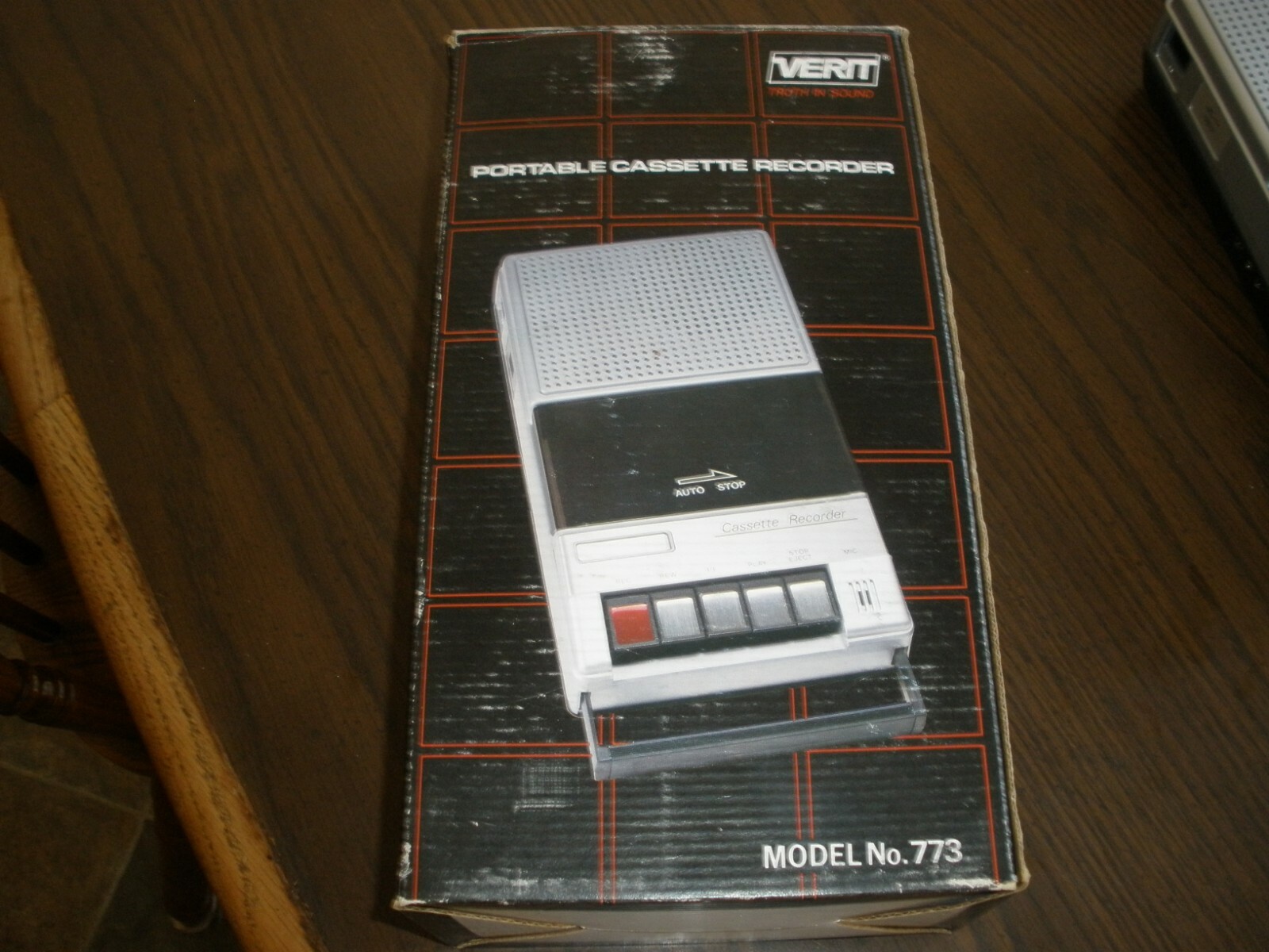 VERIT PORTABLE CASSETTE RECORDER MODEL #773 TESTED WORKS W/ CORD INSTRUCTIONS